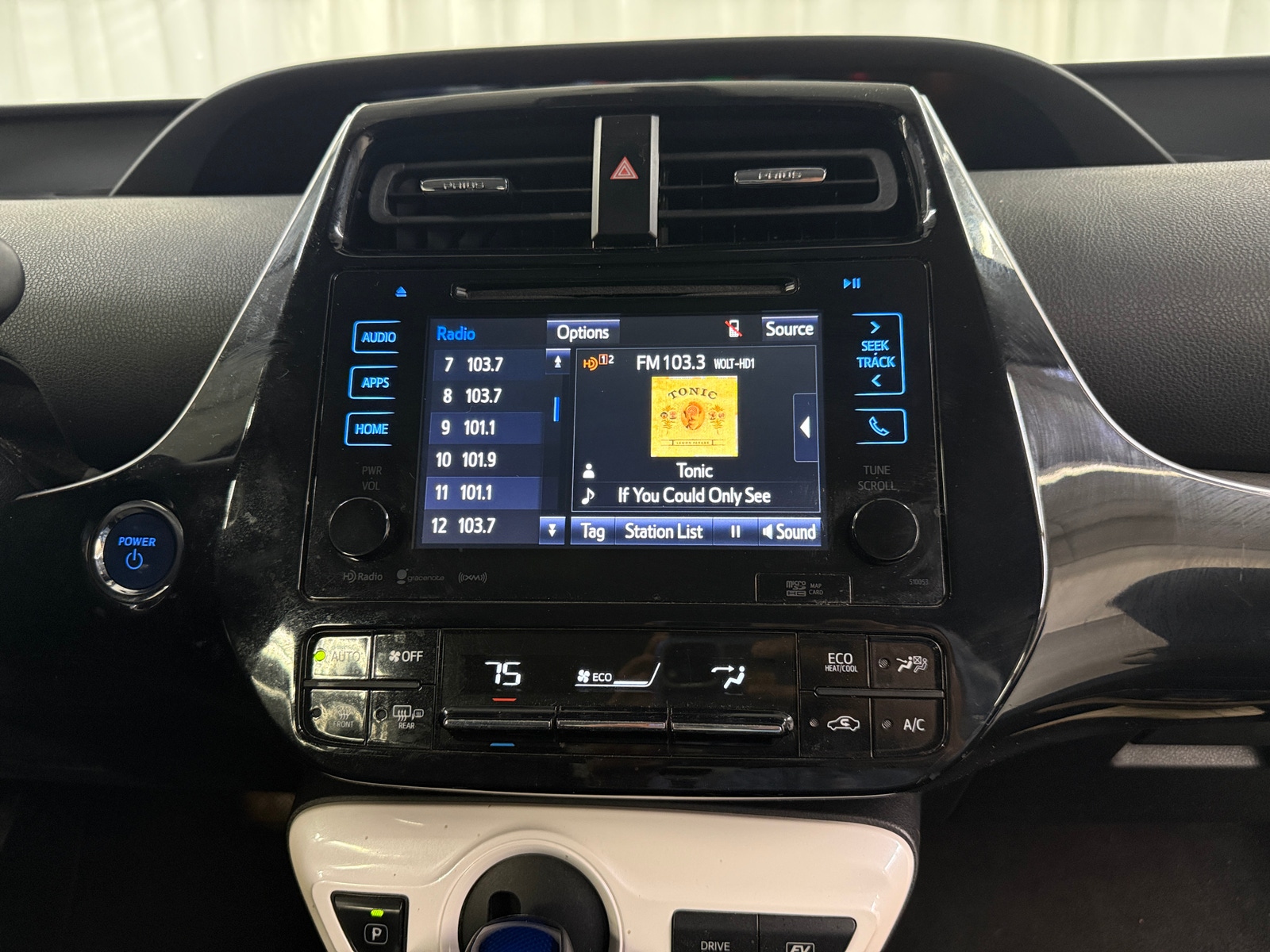 Thumbnail: 2017 Toyota Prius - 4