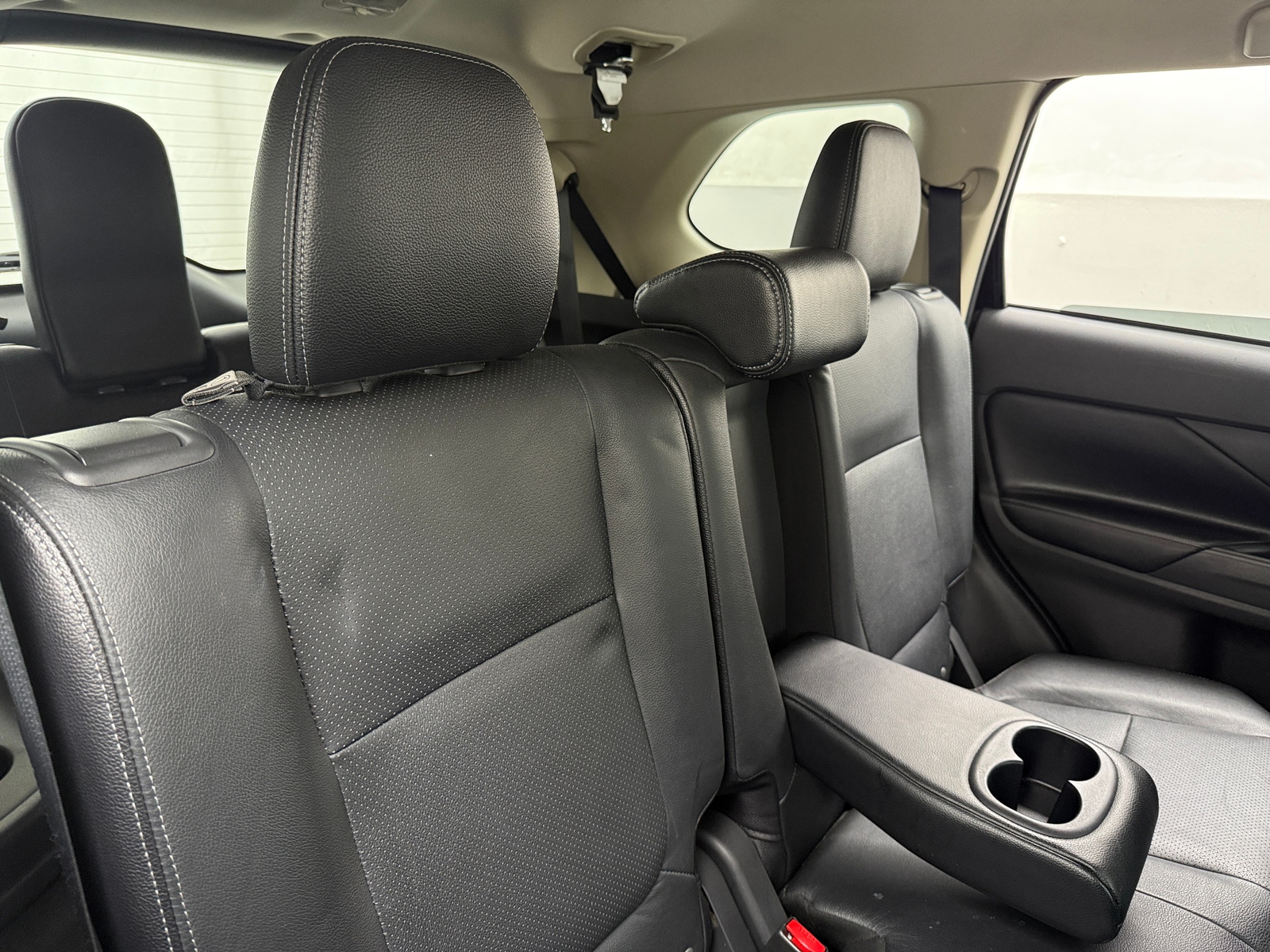 Thumbnail: 2016 Mitsubishi Outlander - 6