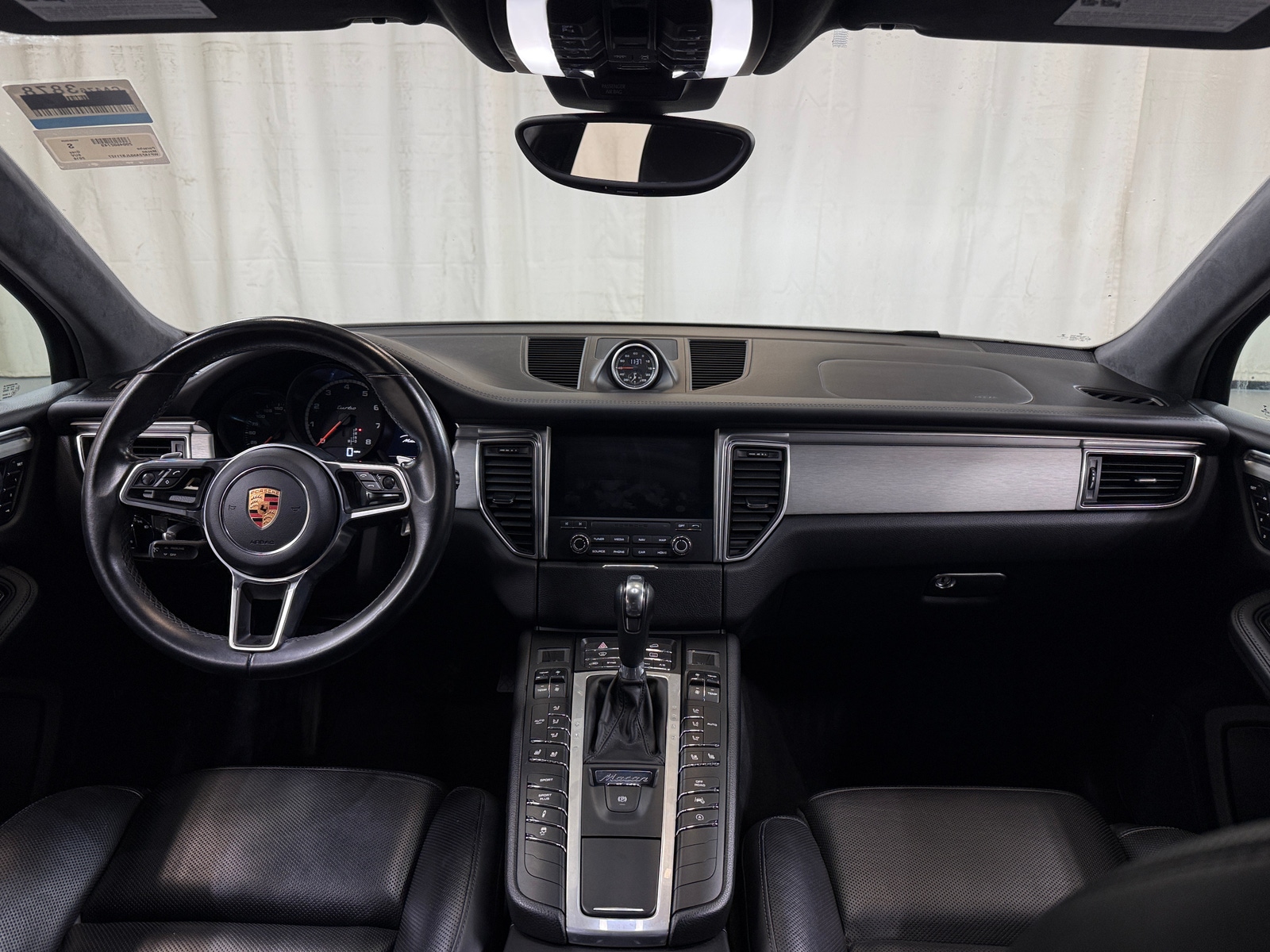 Thumbnail: 2018 Porsche Macan - 2