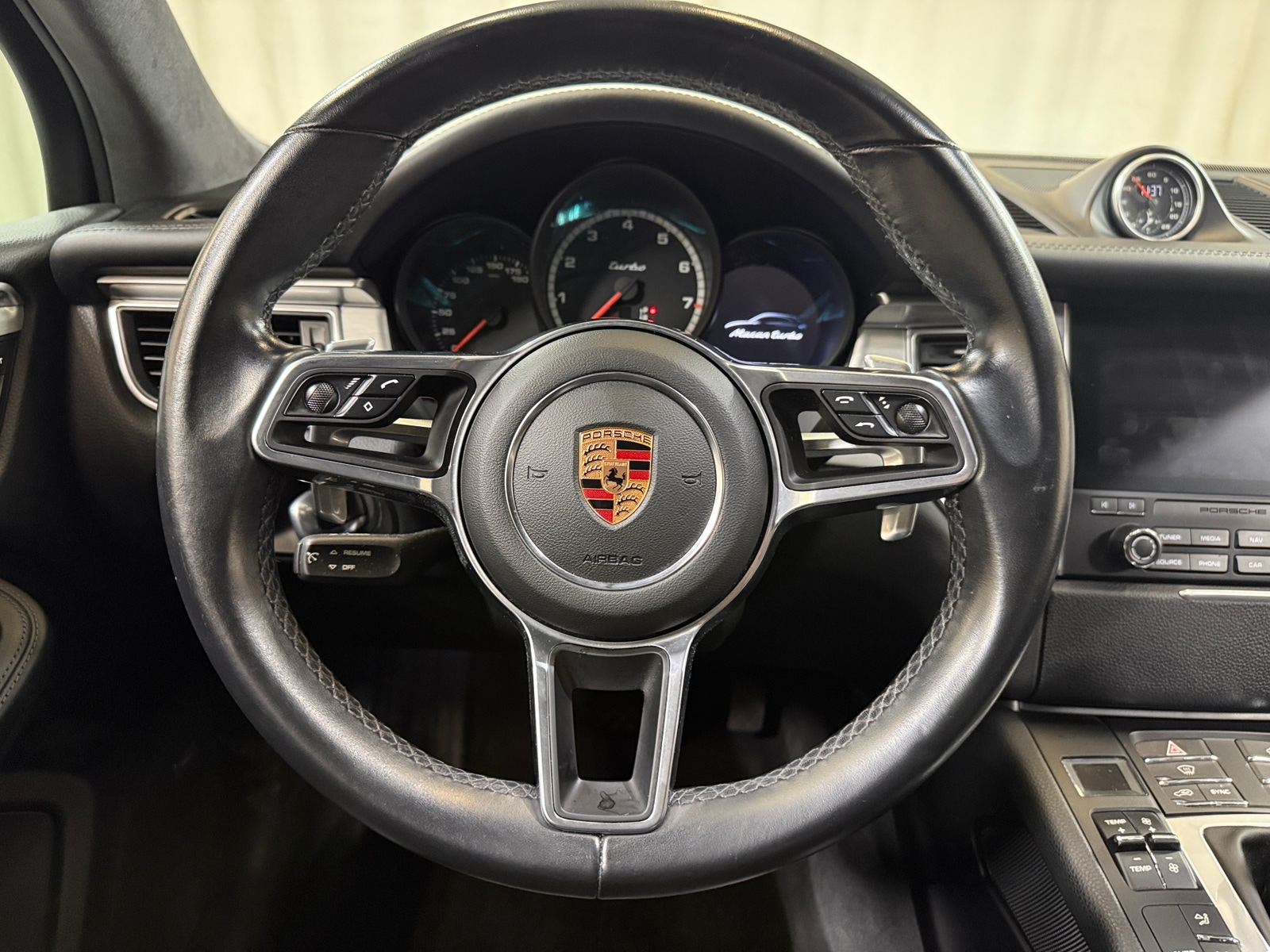 Thumbnail: 2018 Porsche Macan - 4