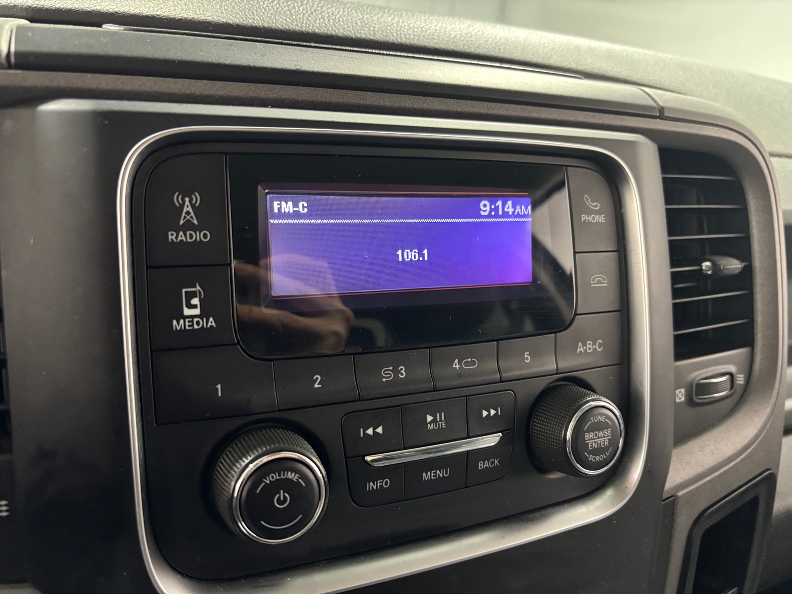 Thumbnail: 2019 RAM 1500 Classic - 4