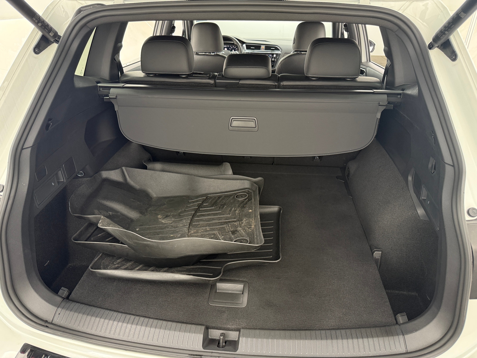 Thumbnail: 2024 Volkswagen Tiguan - 6