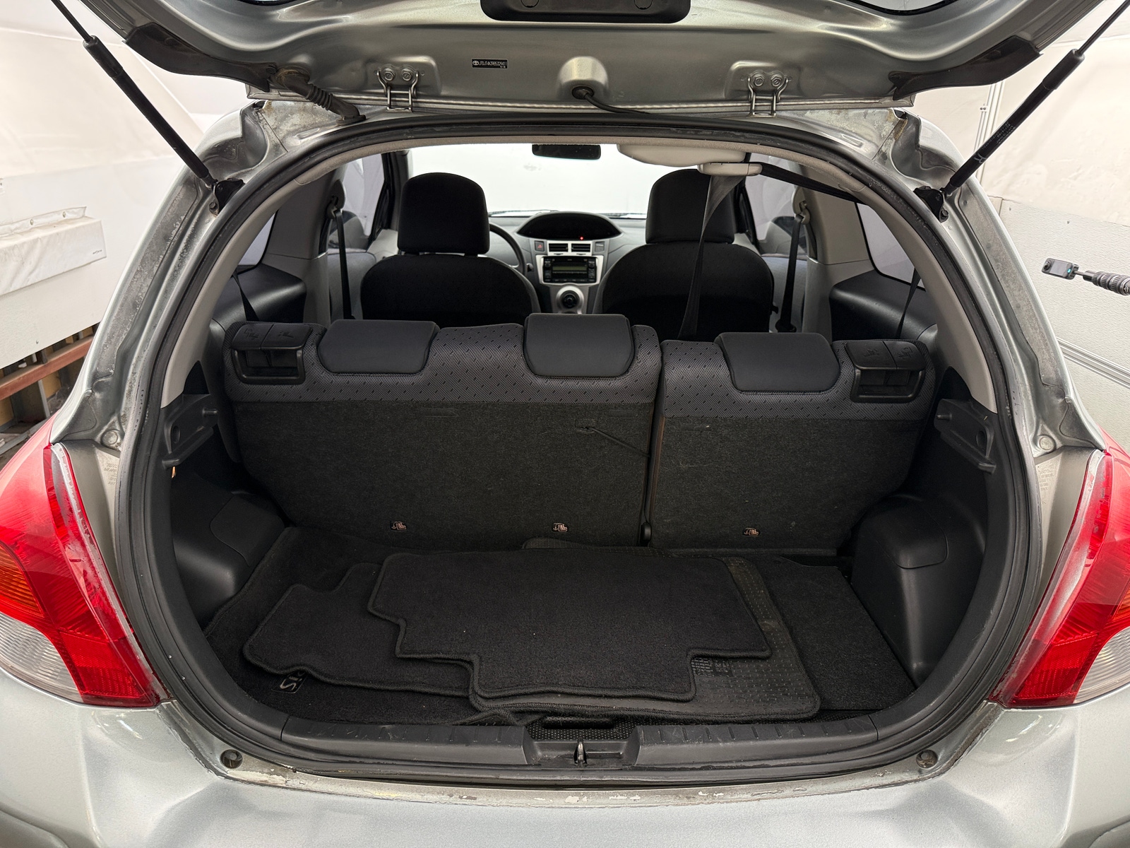 Thumbnail: 2011 Toyota Yaris - 4