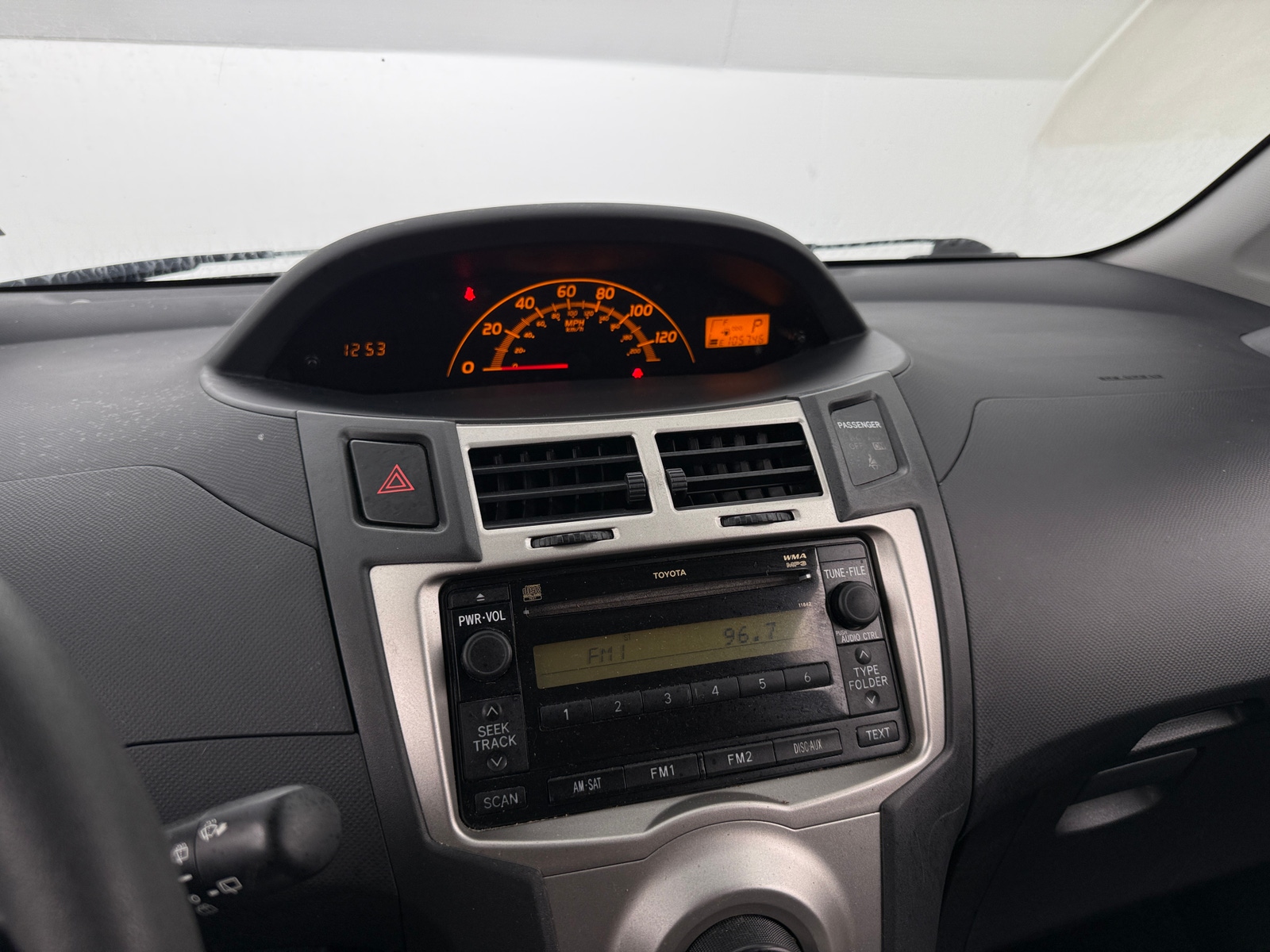 Thumbnail: 2011 Toyota Yaris - 3