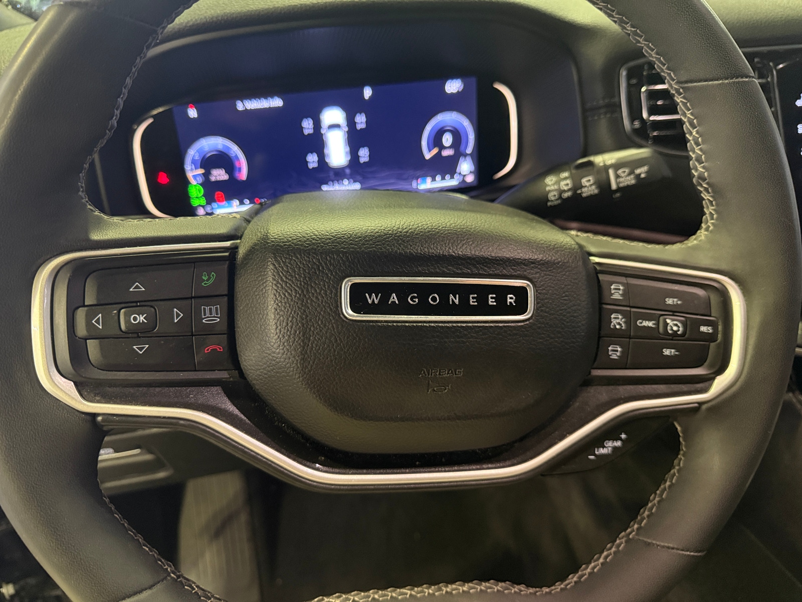 Thumbnail: 2023 Jeep Wagoneer - 4