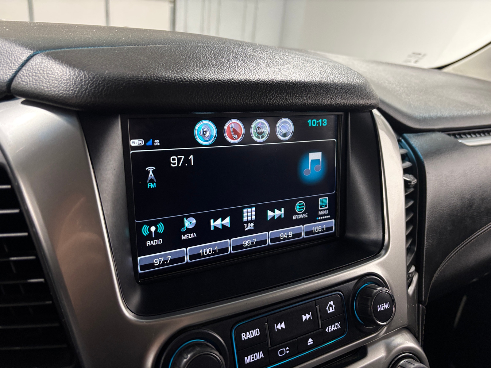 Thumbnail: 2017 Chevrolet Tahoe - 4