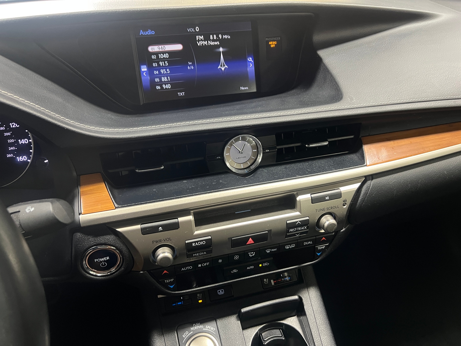 Thumbnail: 2015 Lexus ES - 3