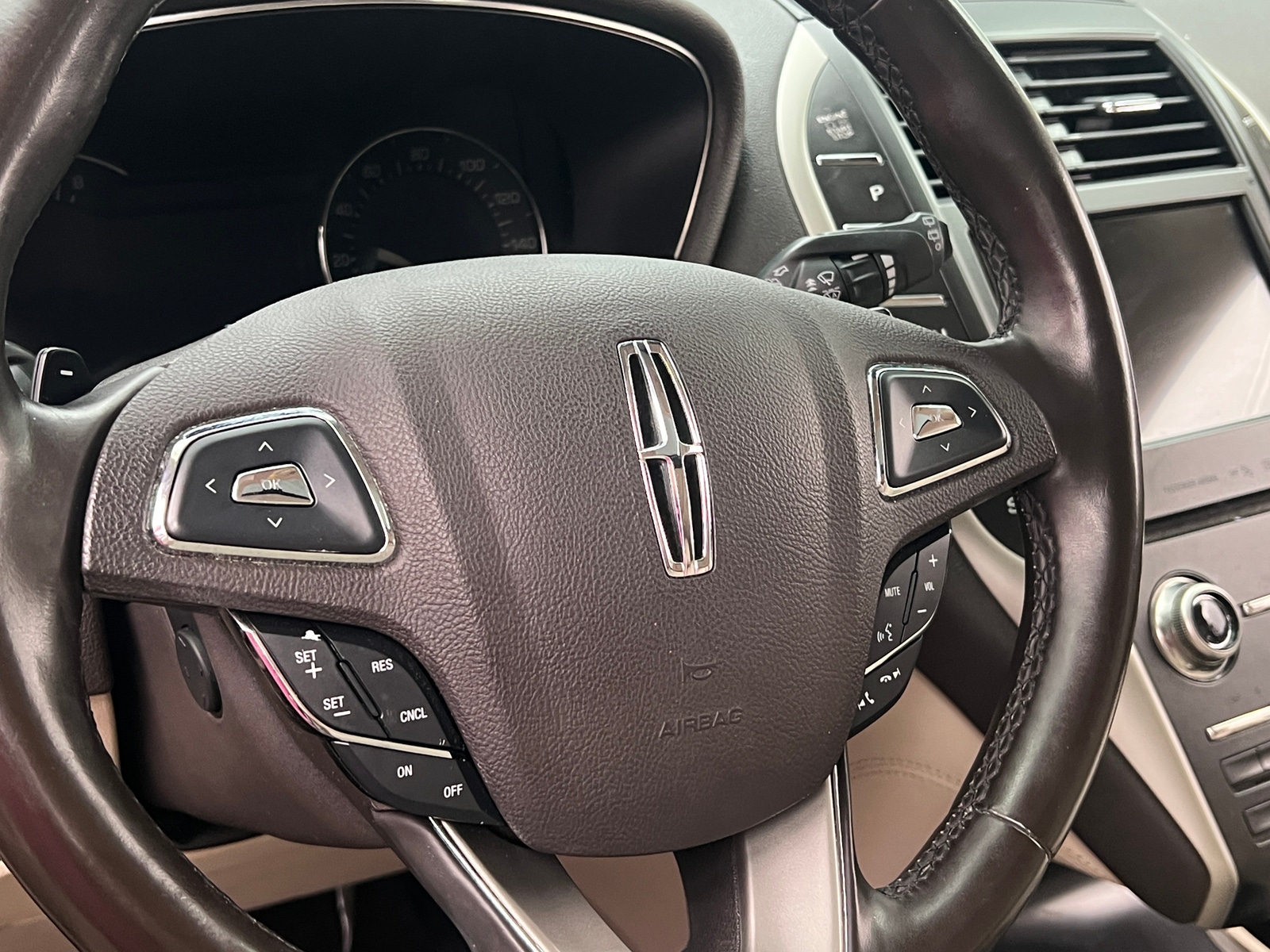 Thumbnail: 2017 Lincoln MKC - 4