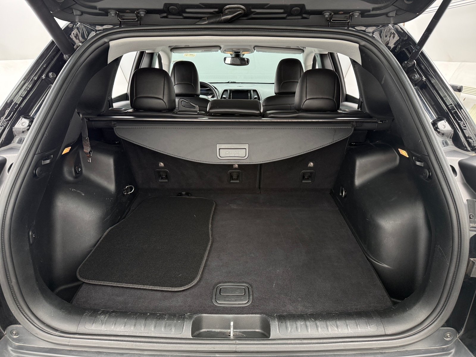 Thumbnail: 2019 Jeep Cherokee - 6