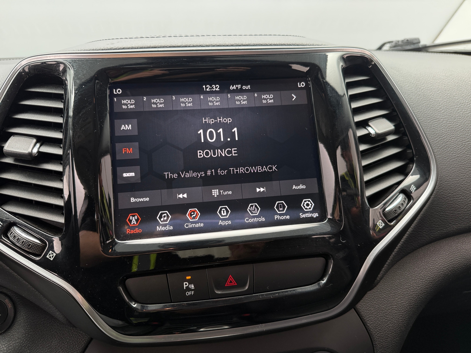 Thumbnail: 2019 Jeep Cherokee - 3