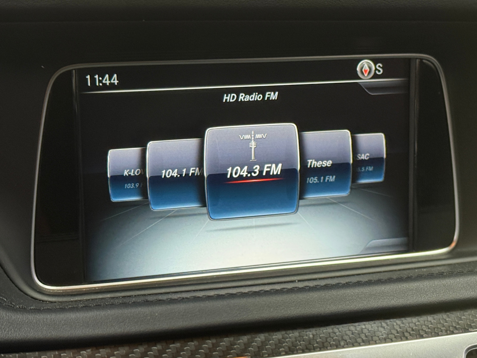 Thumbnail: 2016 Mercedes-Benz E-Class - 3