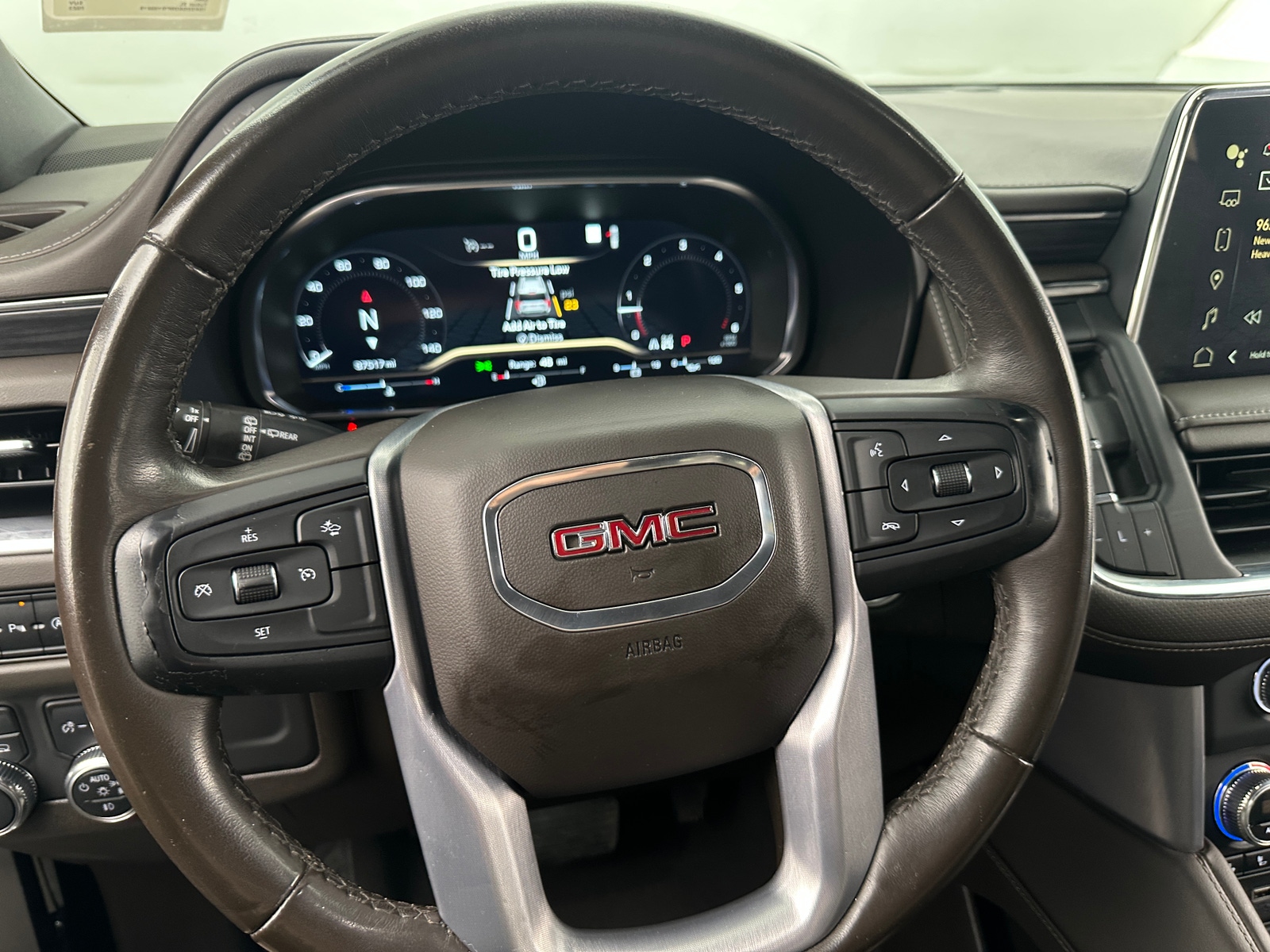 Thumbnail: 2023 GMC Yukon XL - 4