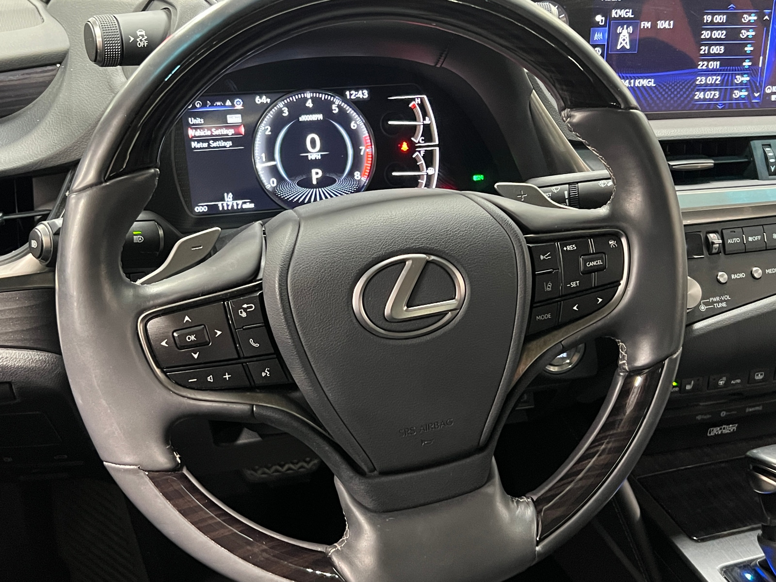 Thumbnail: 2021 Lexus ES - 4