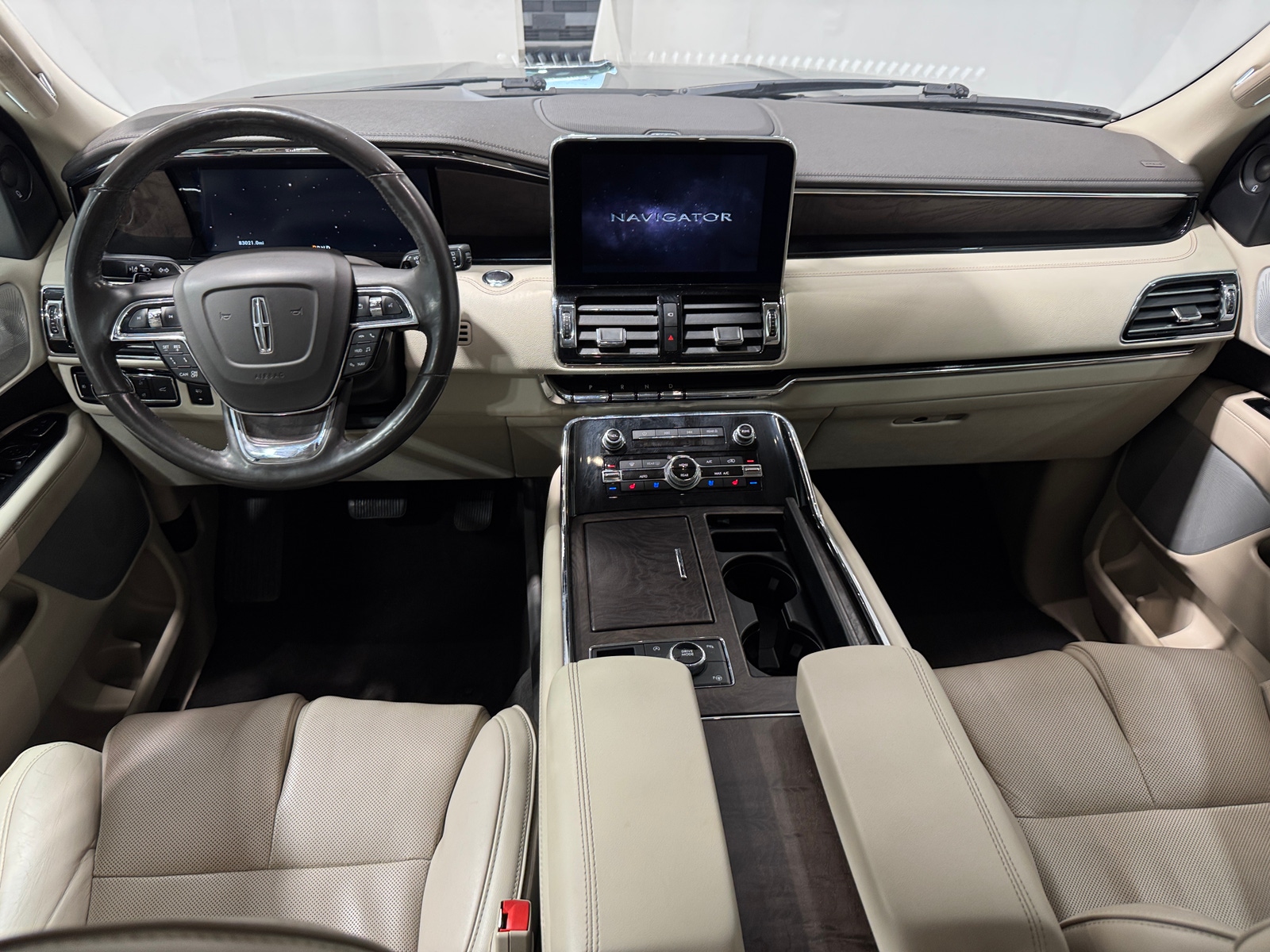 Thumbnail: 2019 Lincoln Navigator L - 2