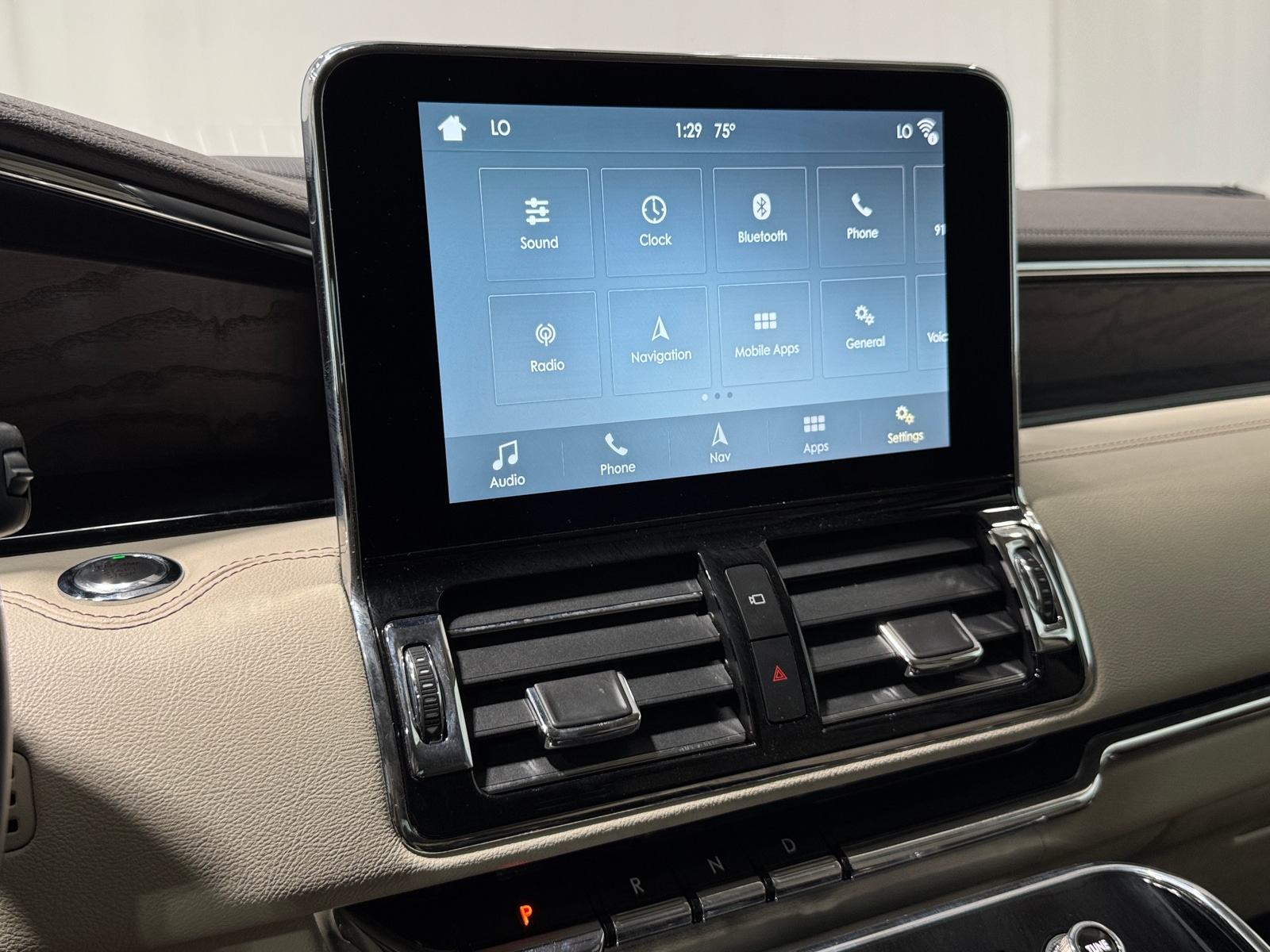 Thumbnail: 2019 Lincoln Navigator L - 3