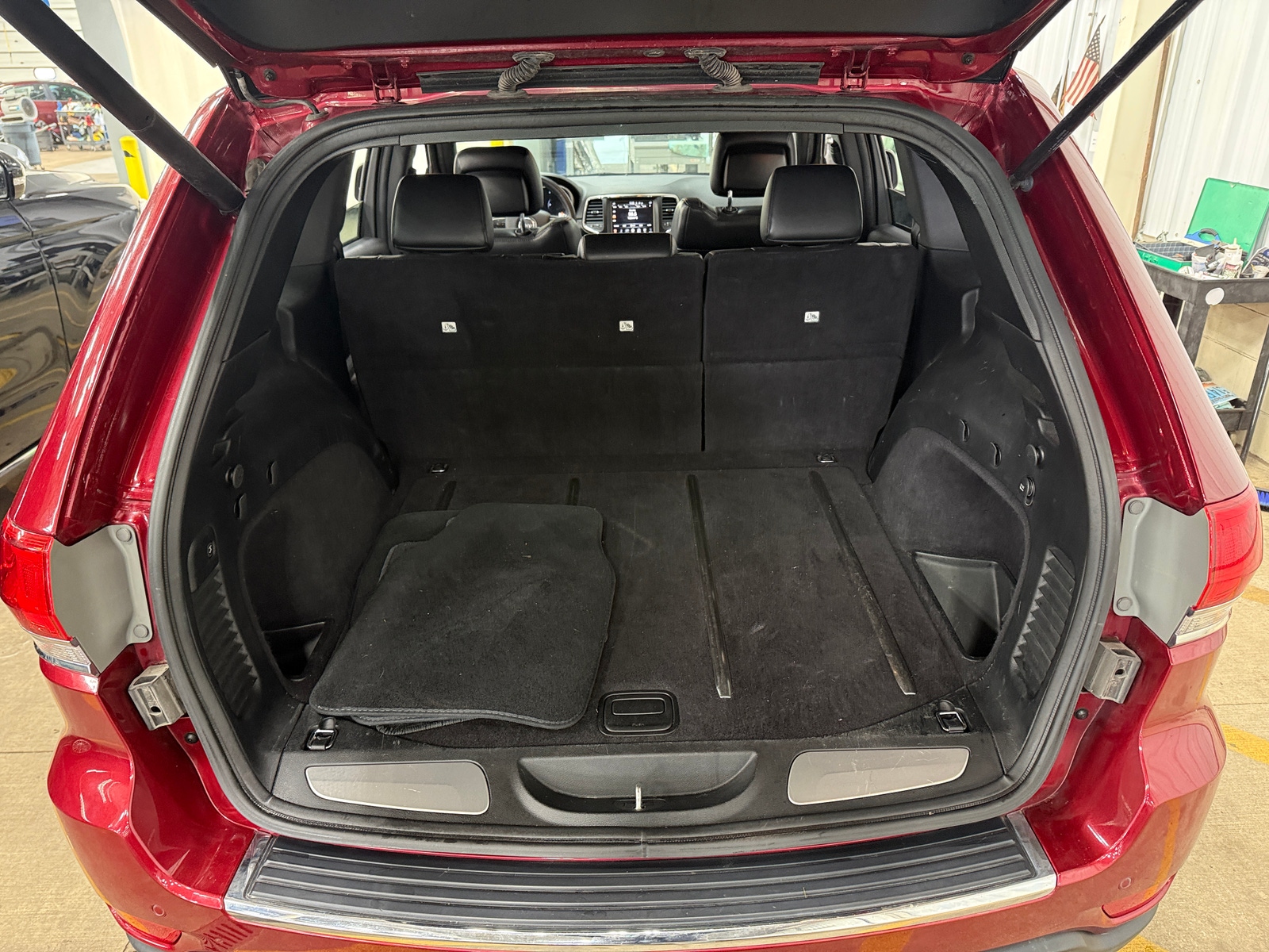 Thumbnail: 2015 Jeep Grand Cherokee - 6