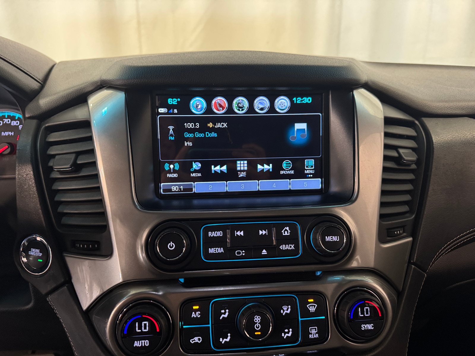 Thumbnail: 2018 Chevrolet Suburban - 3