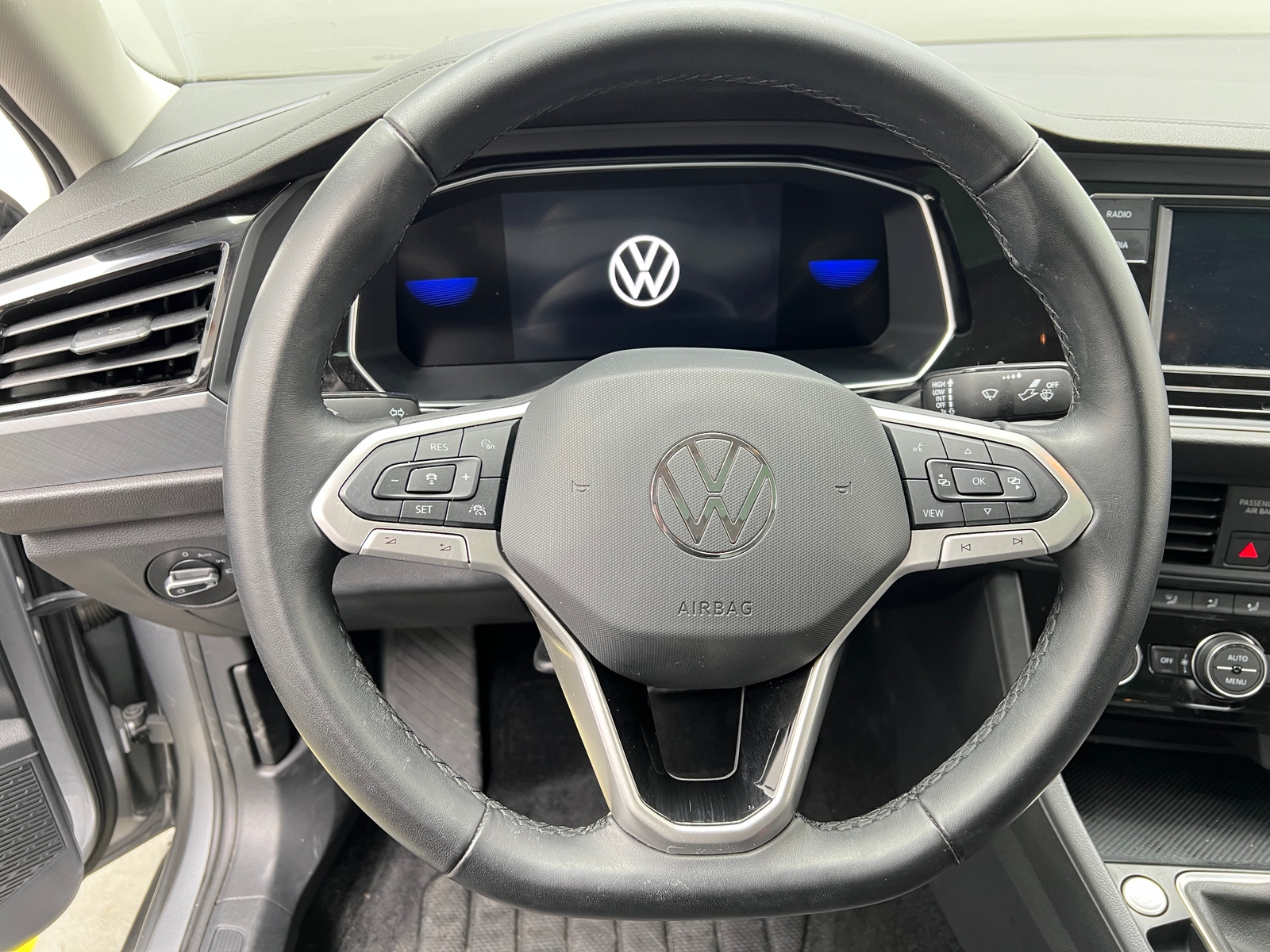 Thumbnail: 2023 Volkswagen Jetta - 4