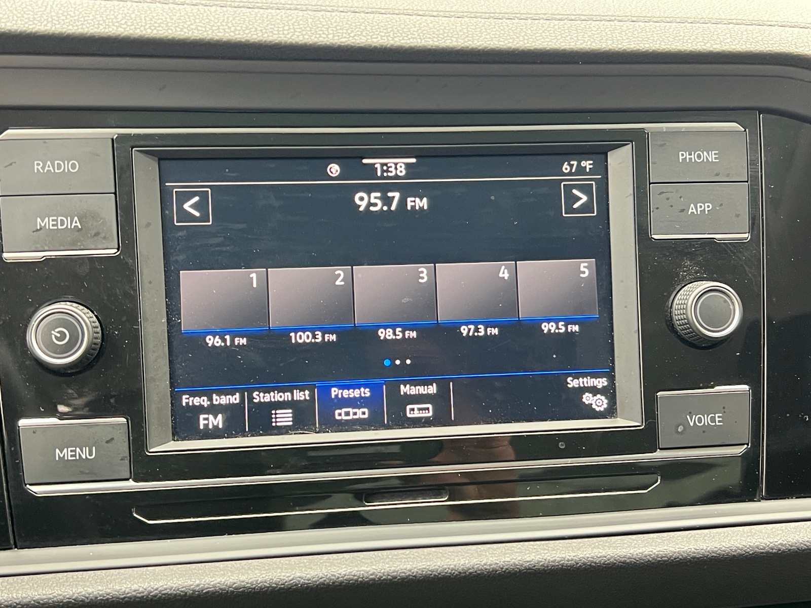 Thumbnail: 2023 Volkswagen Jetta - 3