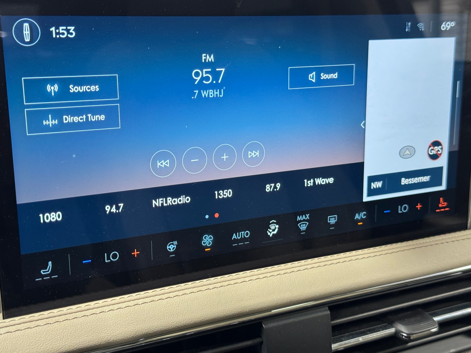 Thumbnail: 2023 Lincoln Corsair - 4