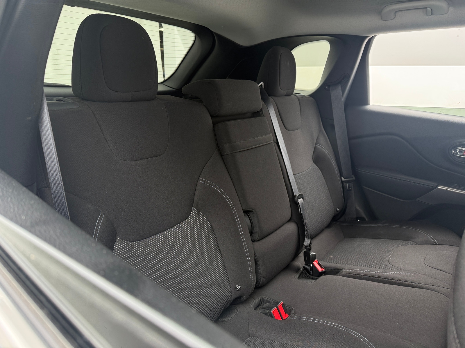 Thumbnail: 2019 Jeep Cherokee - 6