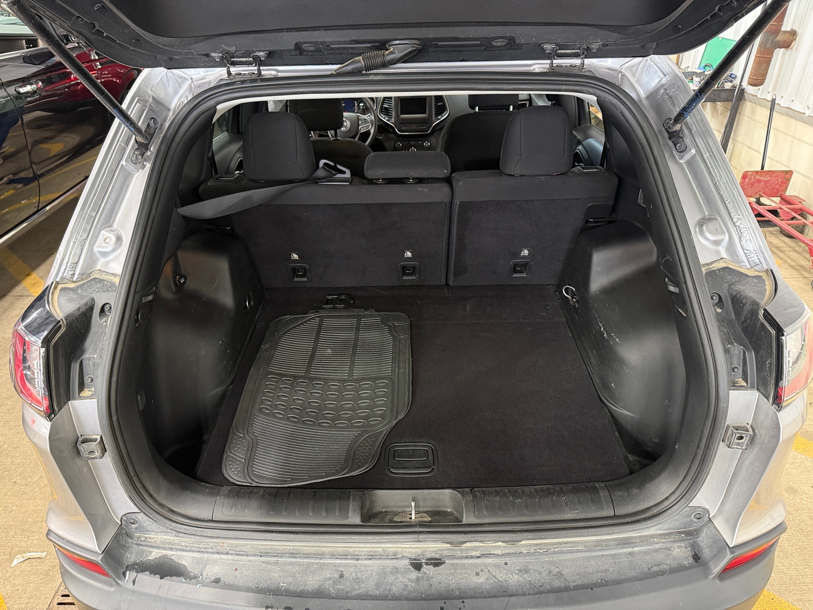 Thumbnail: 2019 Jeep Cherokee - 7