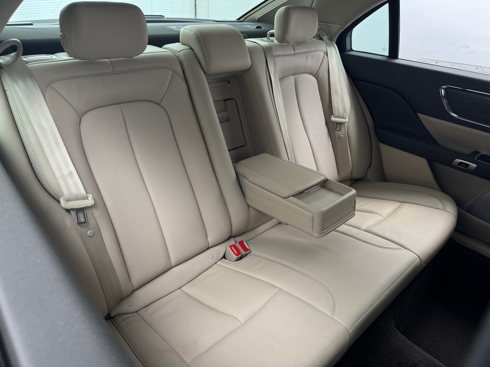 Thumbnail: 2017 Lincoln Continental - 5