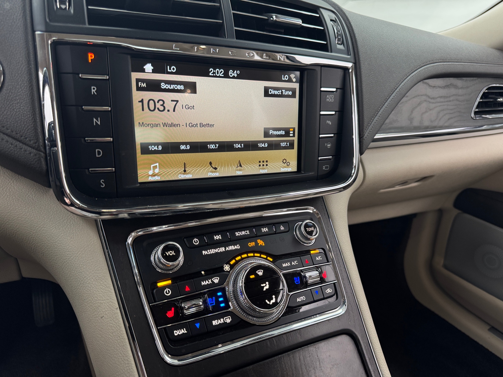 Thumbnail: 2017 Lincoln Continental - 3