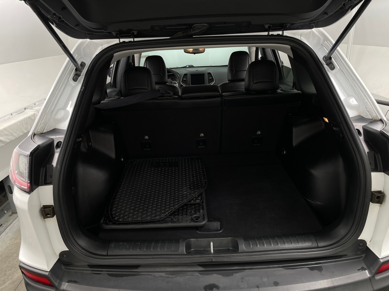 Thumbnail: 2022 Jeep Cherokee - 6