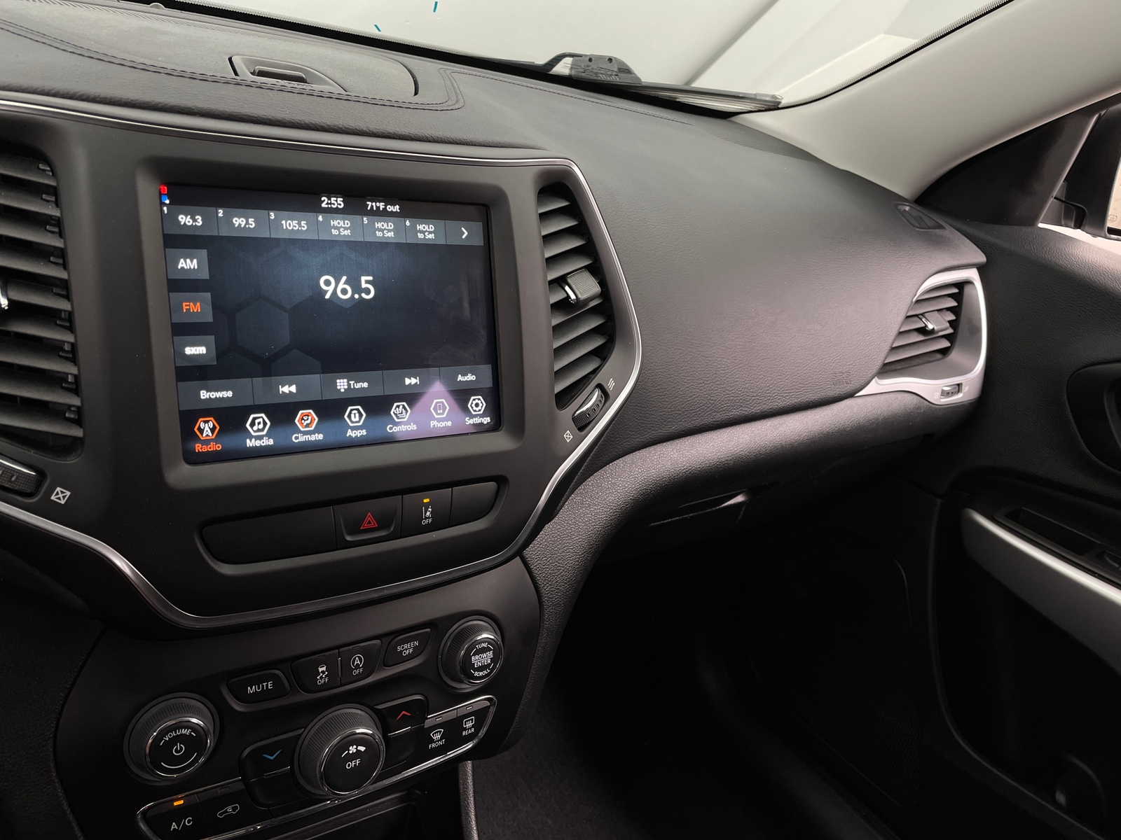 Thumbnail: 2022 Jeep Cherokee - 3