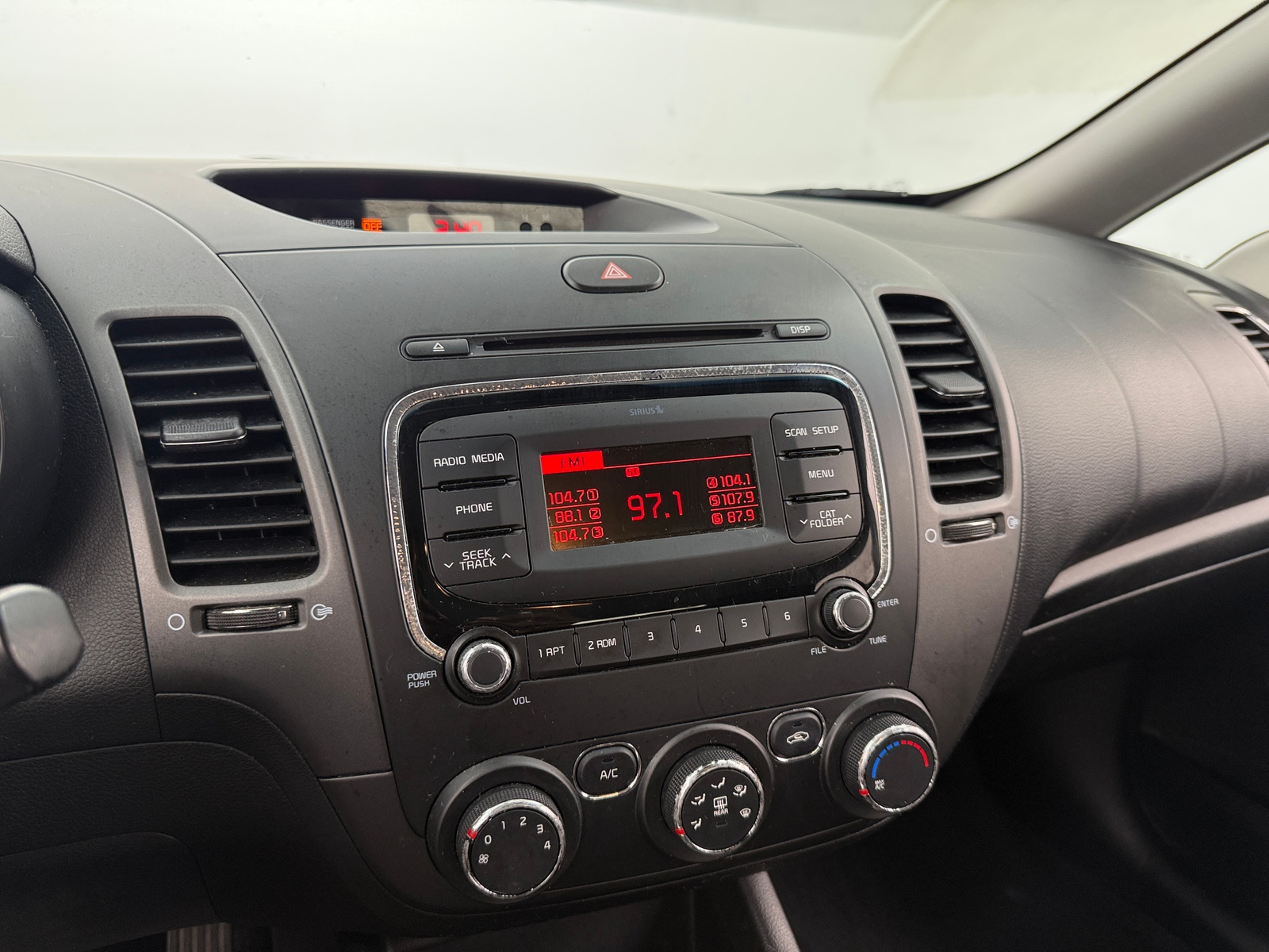 Thumbnail: 2017 Kia Forte - 4