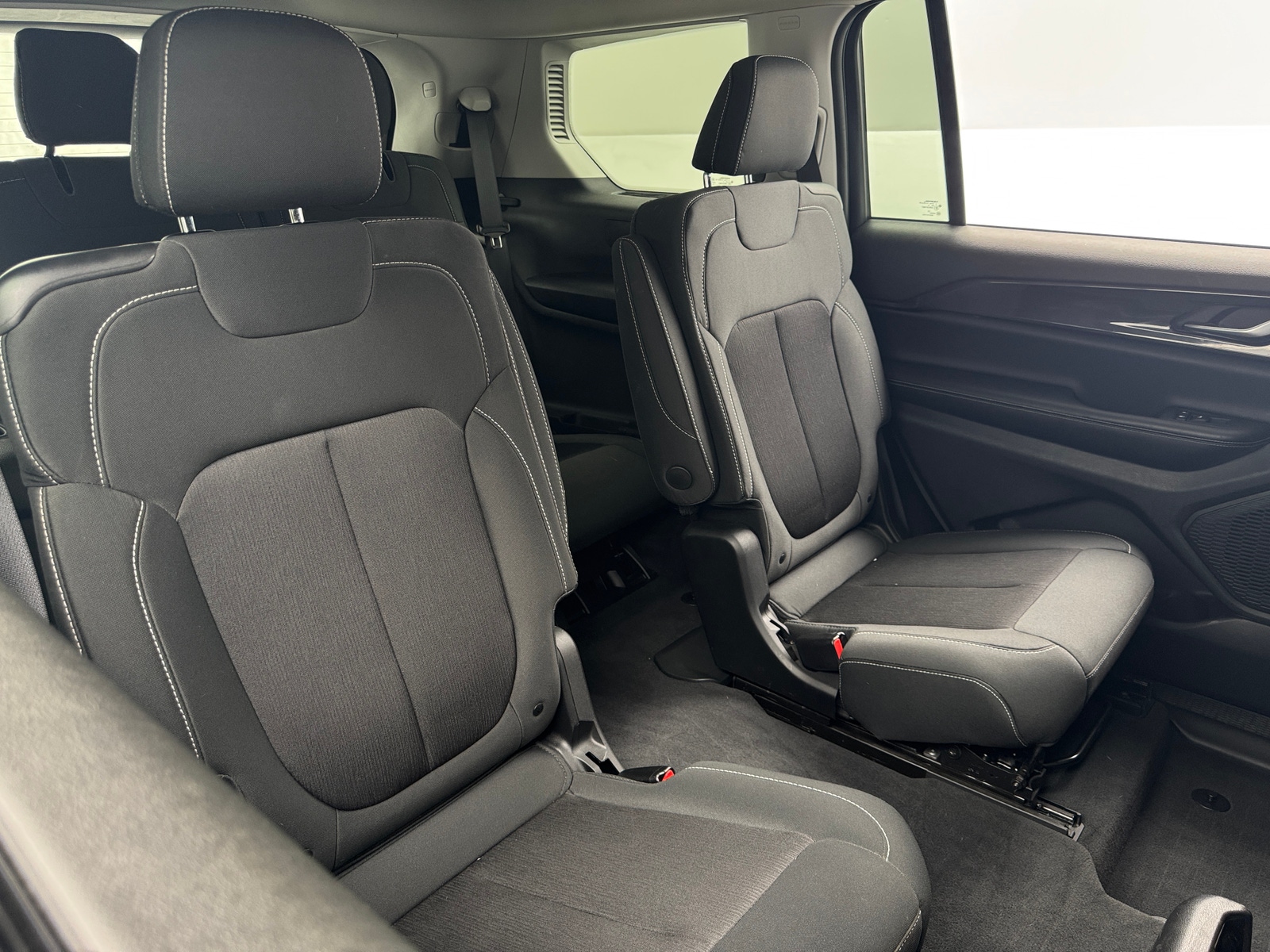 Thumbnail: 2023 Jeep Grand Cherokee L - 6