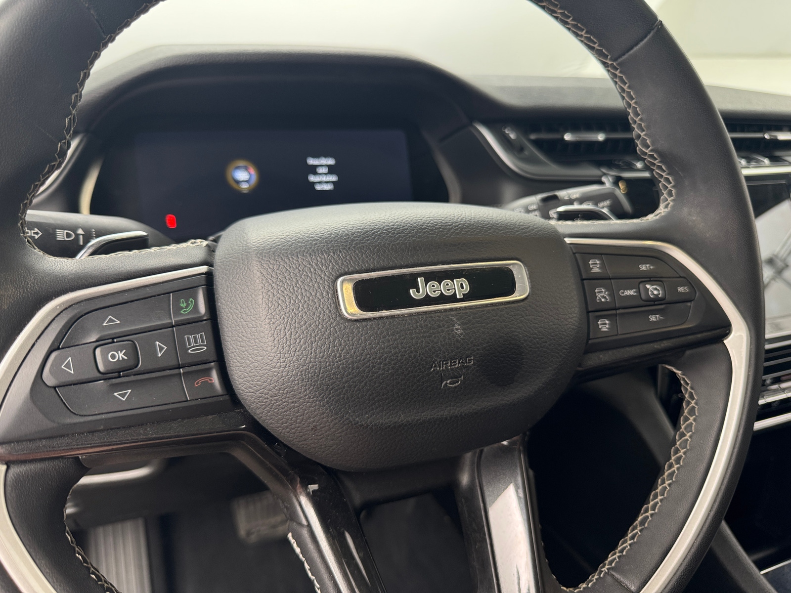 Thumbnail: 2023 Jeep Grand Cherokee L - 5