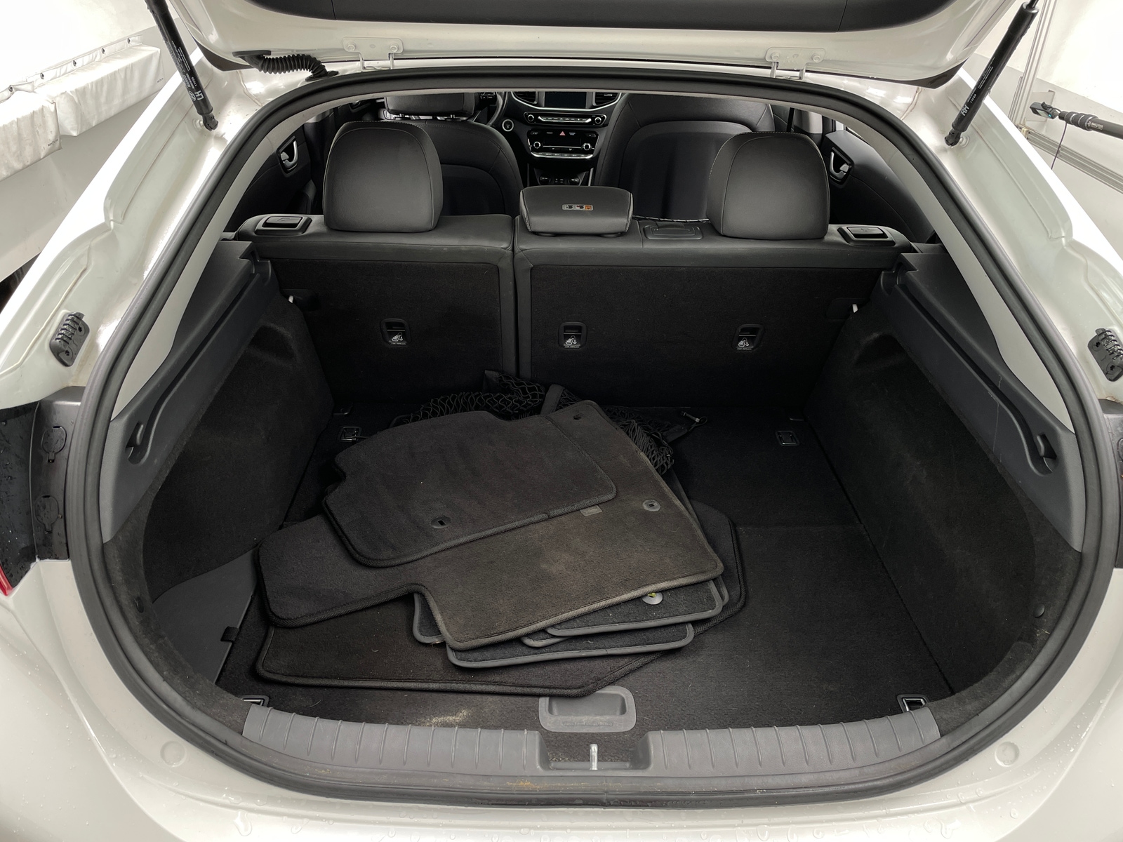 Thumbnail: 2017 Hyundai Ioniq - 6