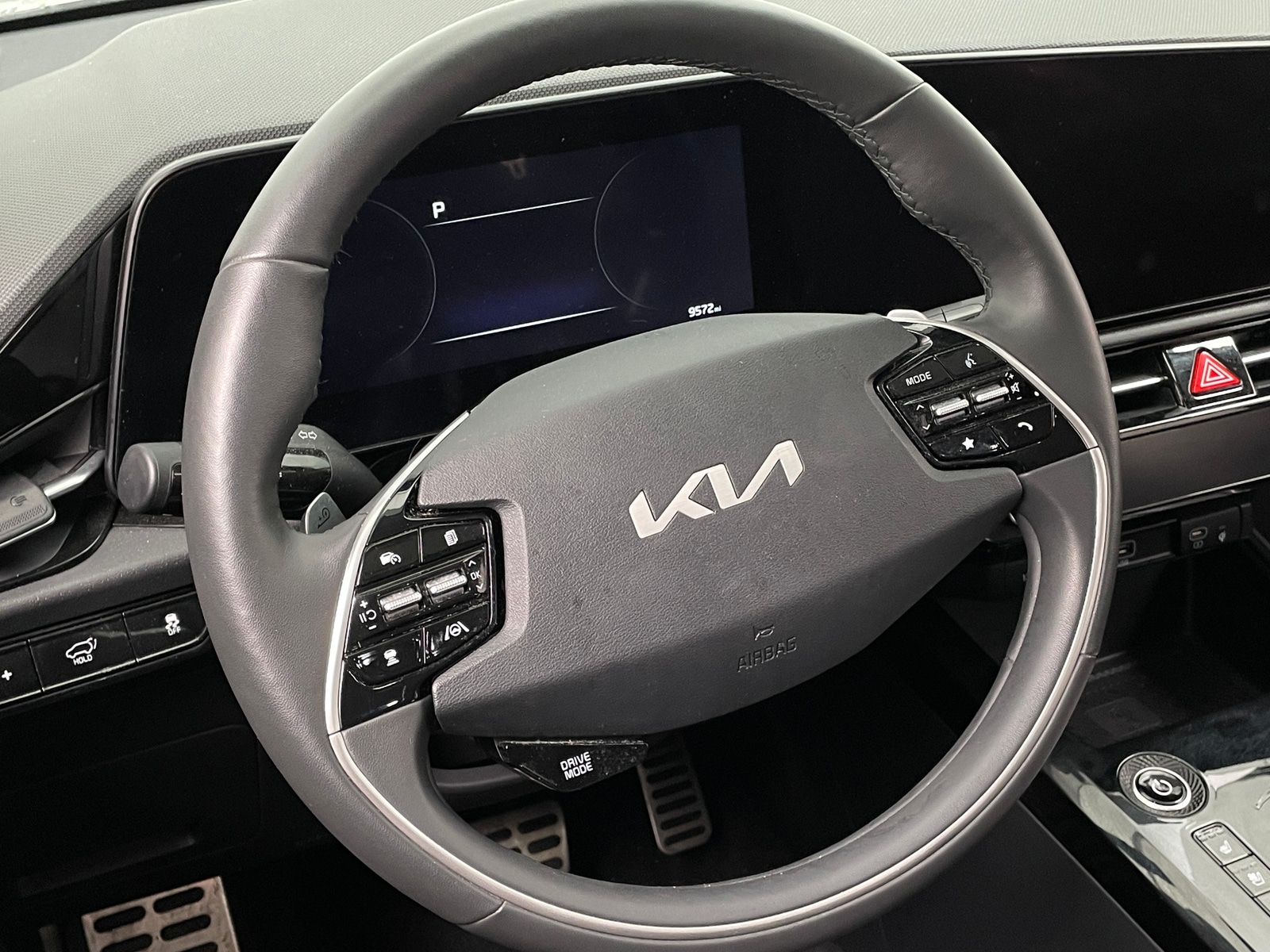 Thumbnail: 2023 Kia Niro - 4