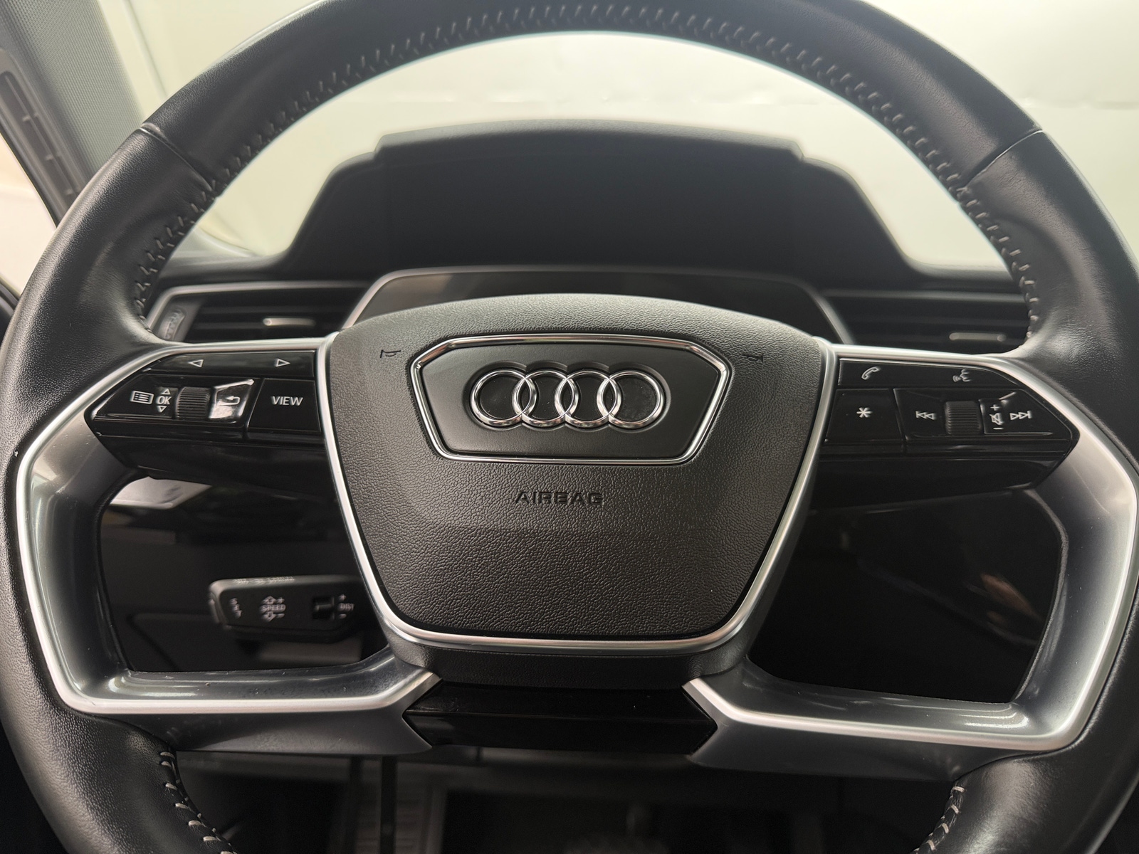 Thumbnail: 2021 Audi e-tron S - 4