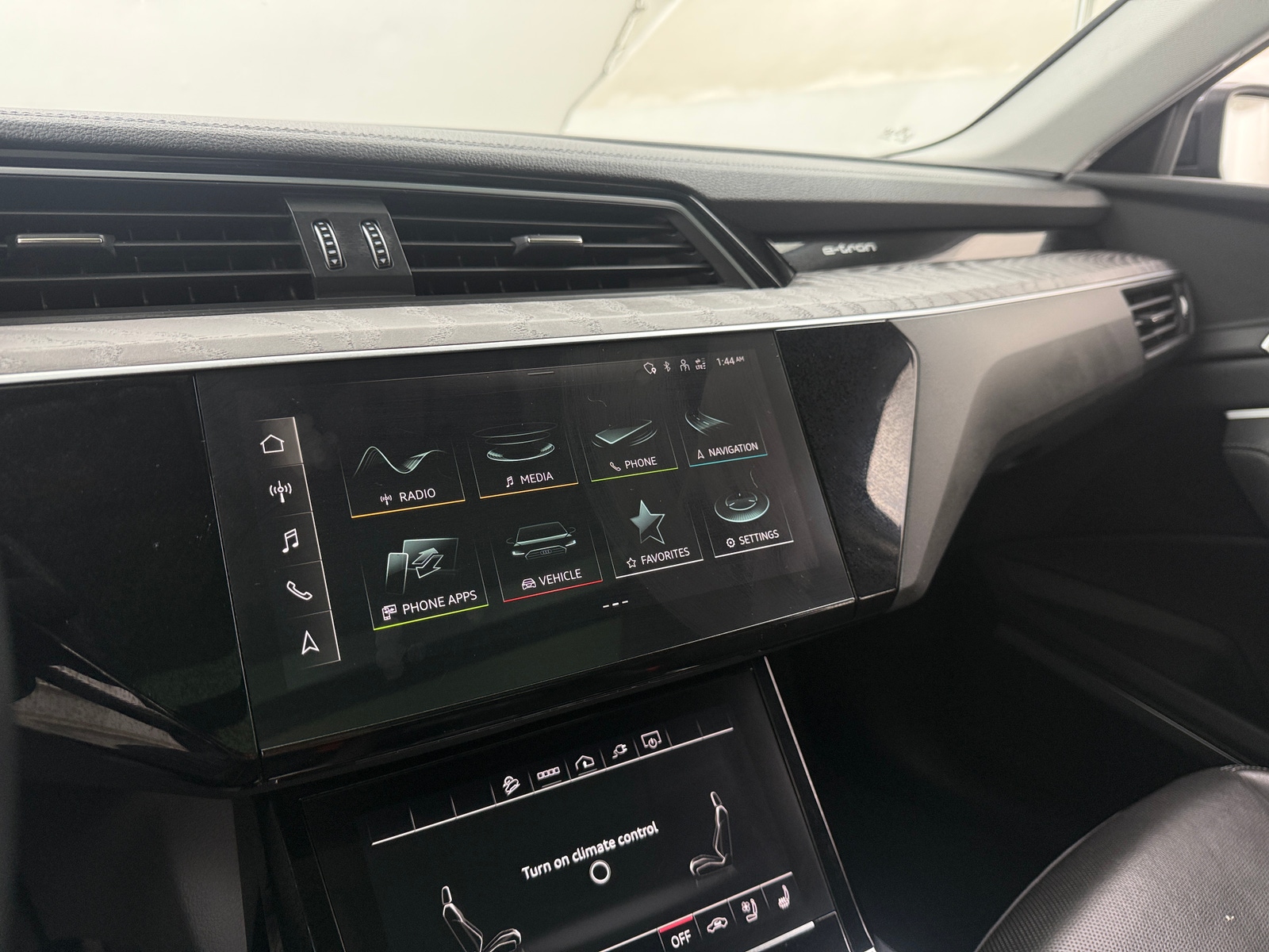 Thumbnail: 2021 Audi e-tron S - 3