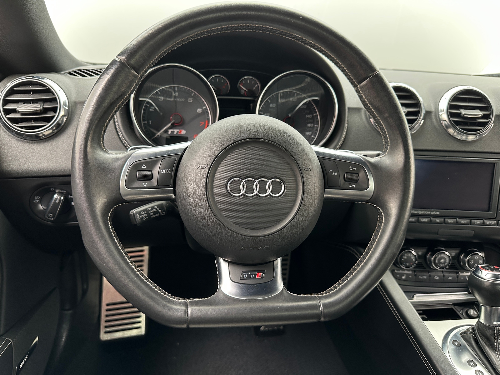 Thumbnail: 2010 Audi TT - 3