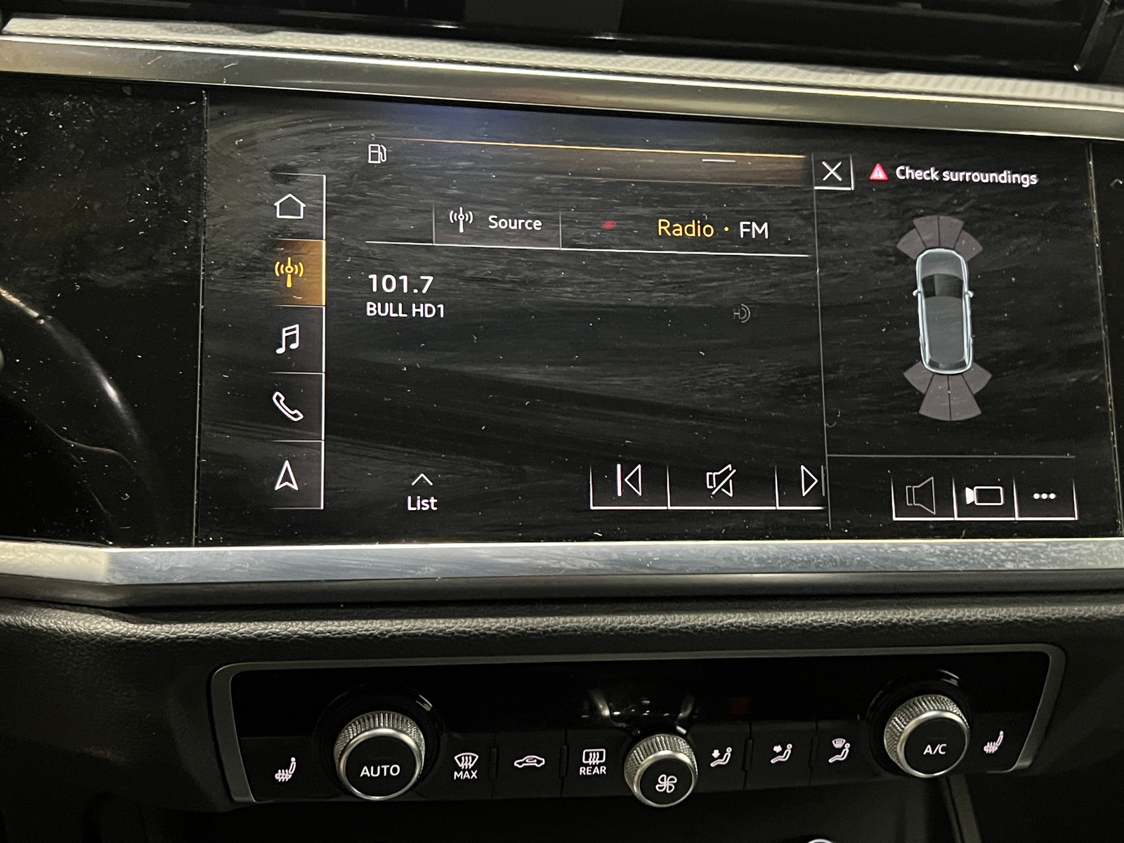 Thumbnail: 2020 Audi Q3 - 3