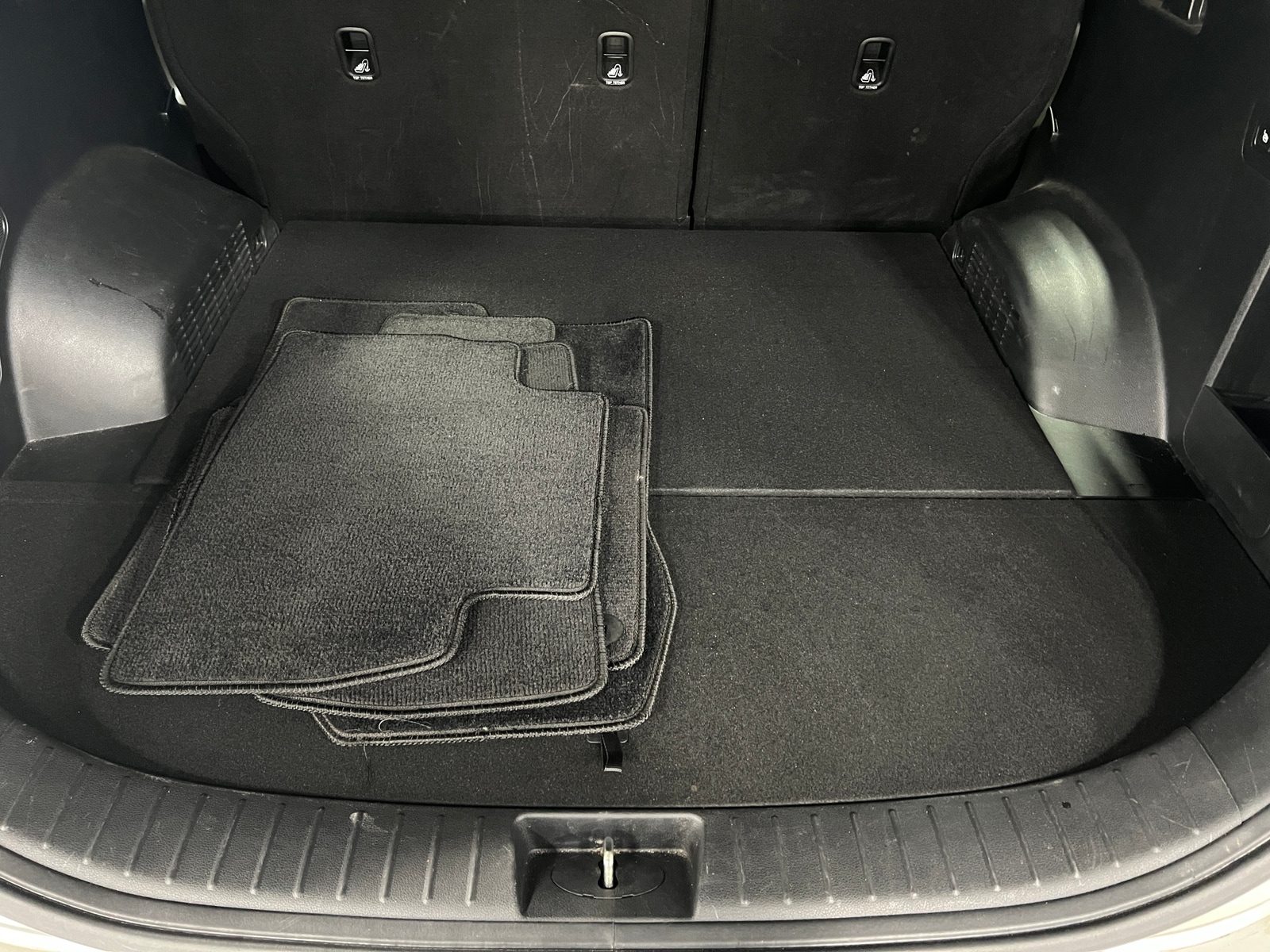 Thumbnail: 2020 Hyundai Santa Fe - 6