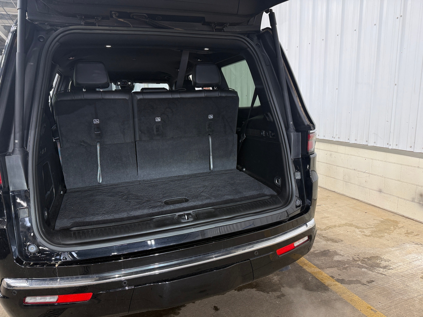 Thumbnail: 2025 Jeep Wagoneer - 6