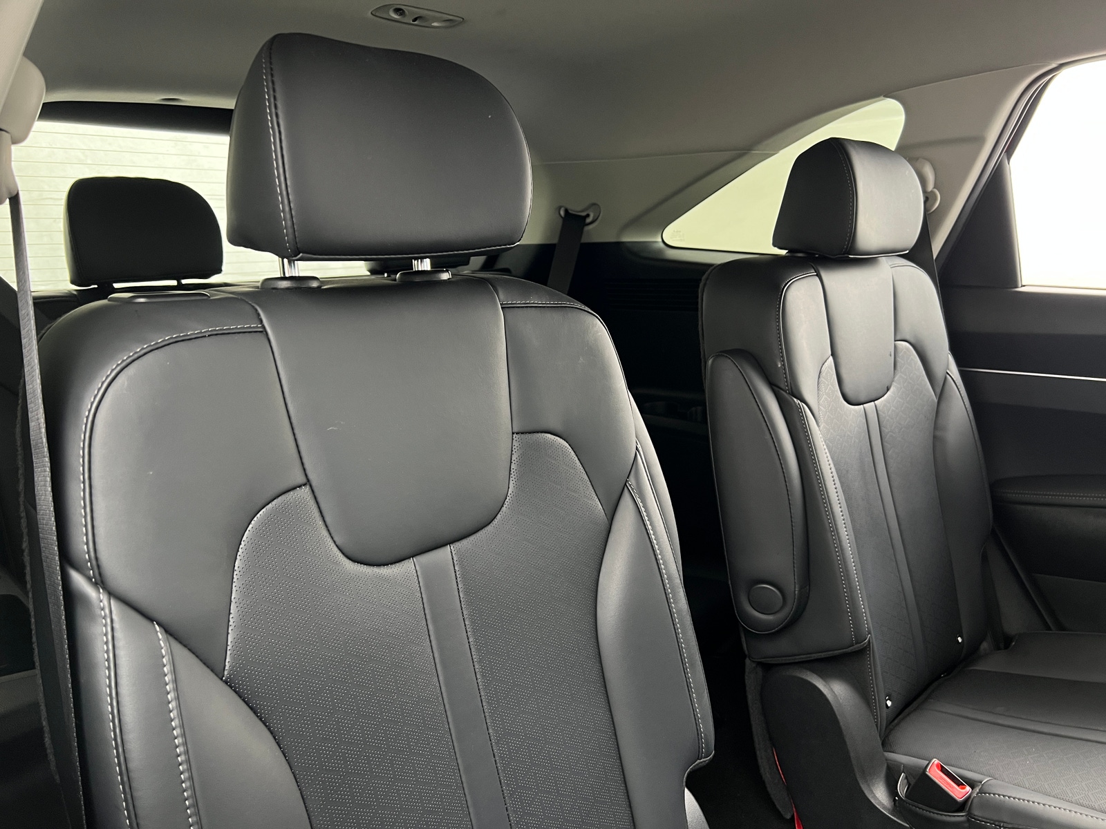 Thumbnail: 2023 Kia Sorento - 5