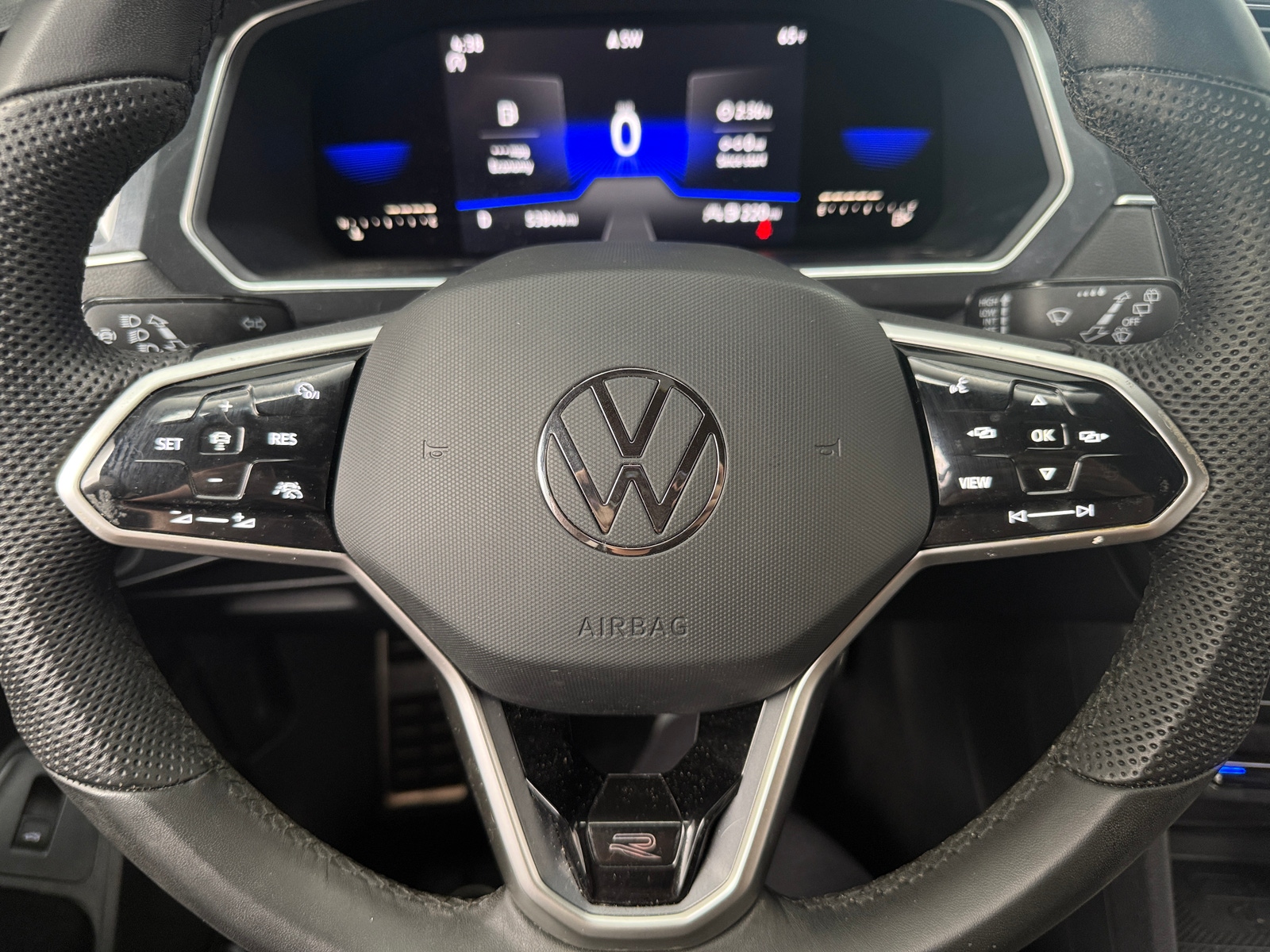 Thumbnail: 2022 Volkswagen Tiguan - 4