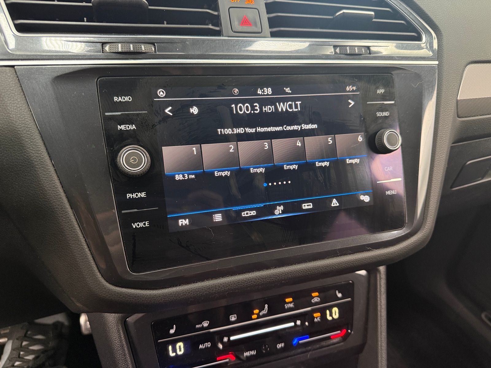 Thumbnail: 2022 Volkswagen Tiguan - 3