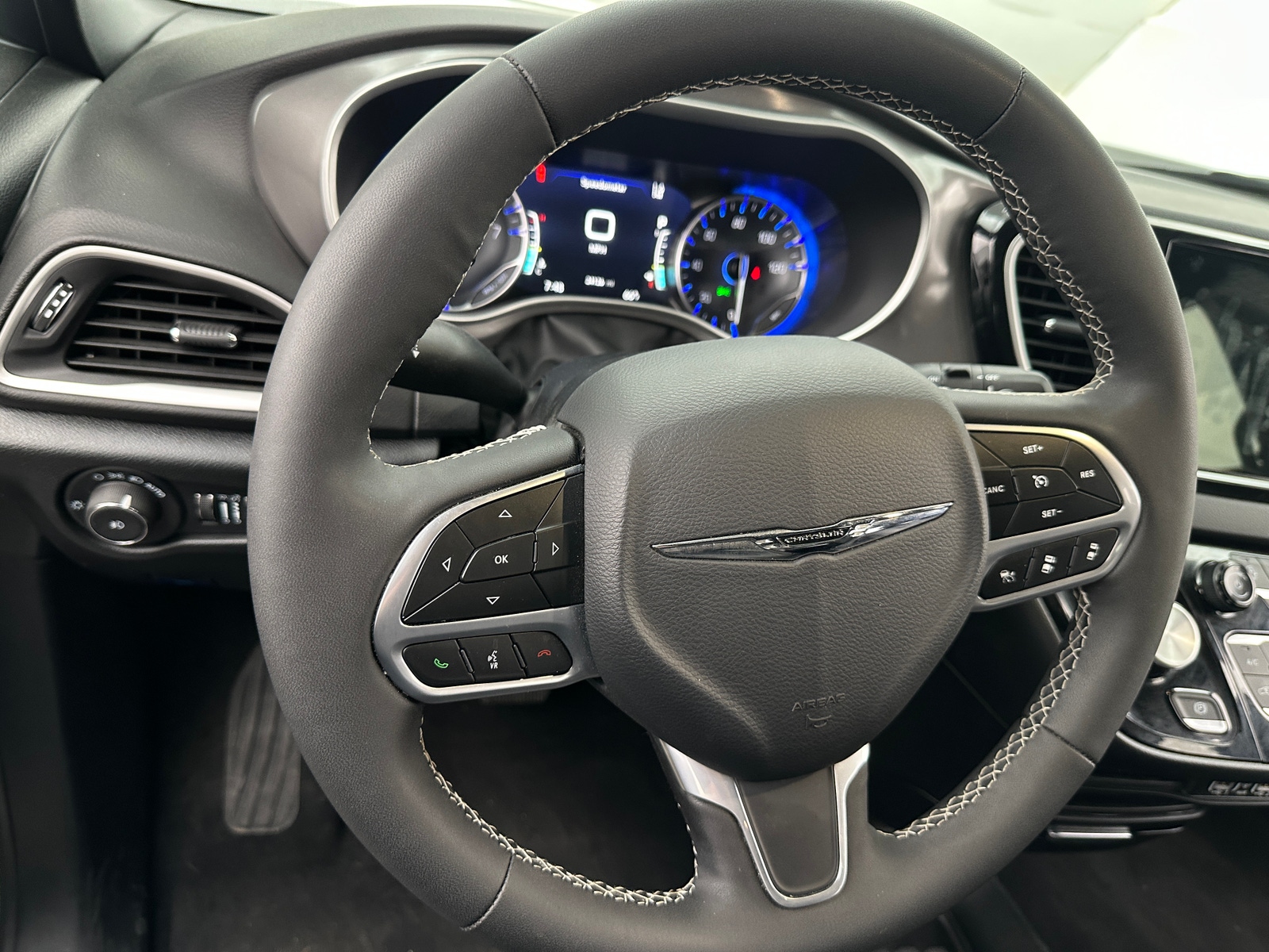 Thumbnail: 2025 Chrysler Pacifica - 4