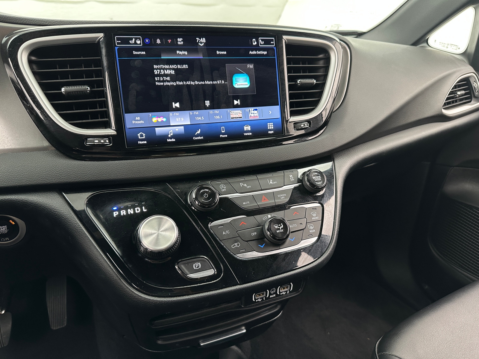 Thumbnail: 2025 Chrysler Pacifica - 3