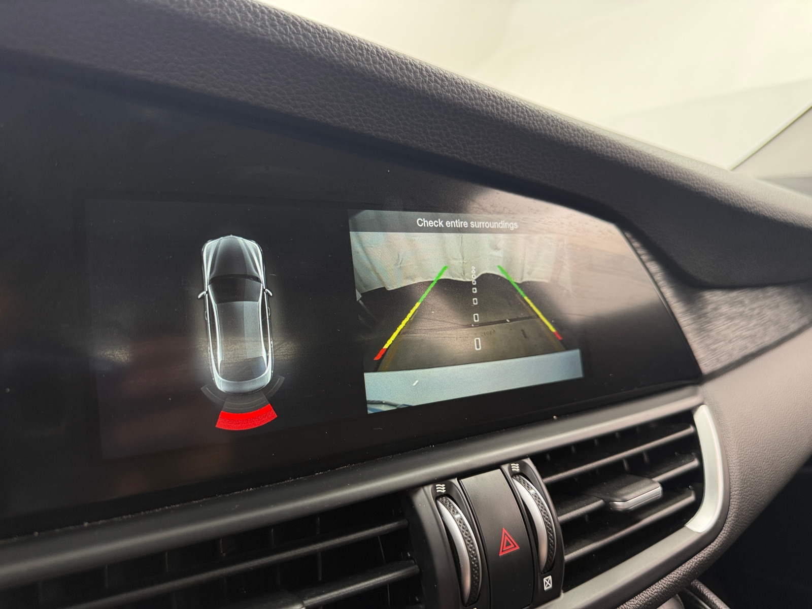 Thumbnail: 2020 Alfa Romeo Giulia - 3