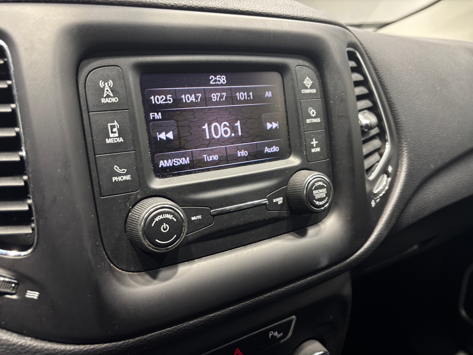 Thumbnail: 2017 Jeep Compass - 4