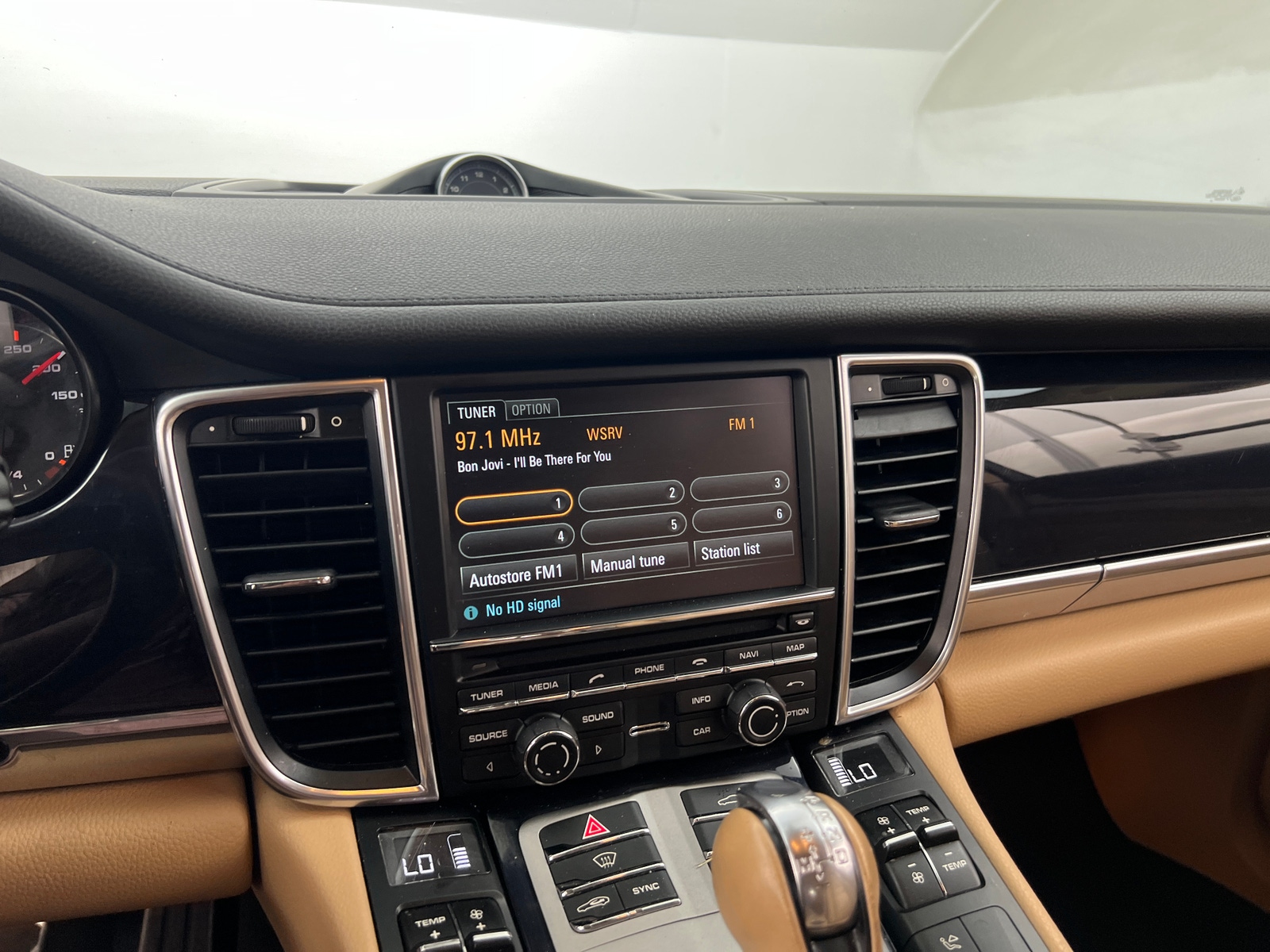 Thumbnail: 2016 Porsche Panamera - 3