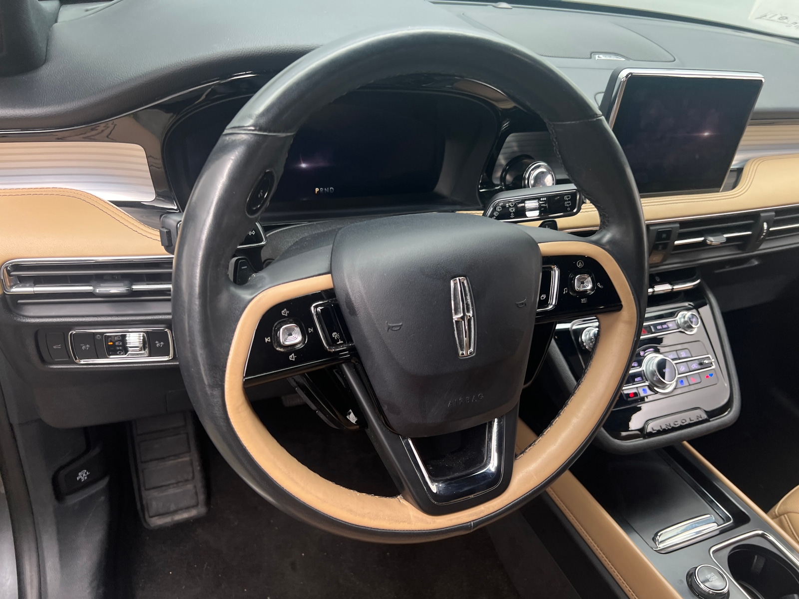 Thumbnail: 2022 Lincoln Corsair - 4